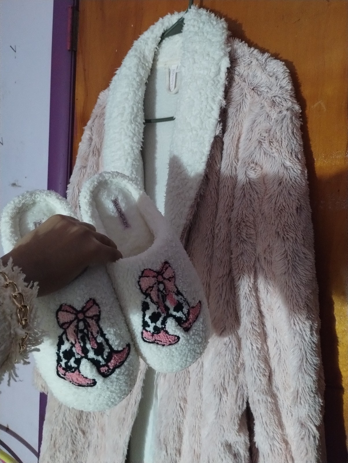 VERY NICE robe and slippers set!!