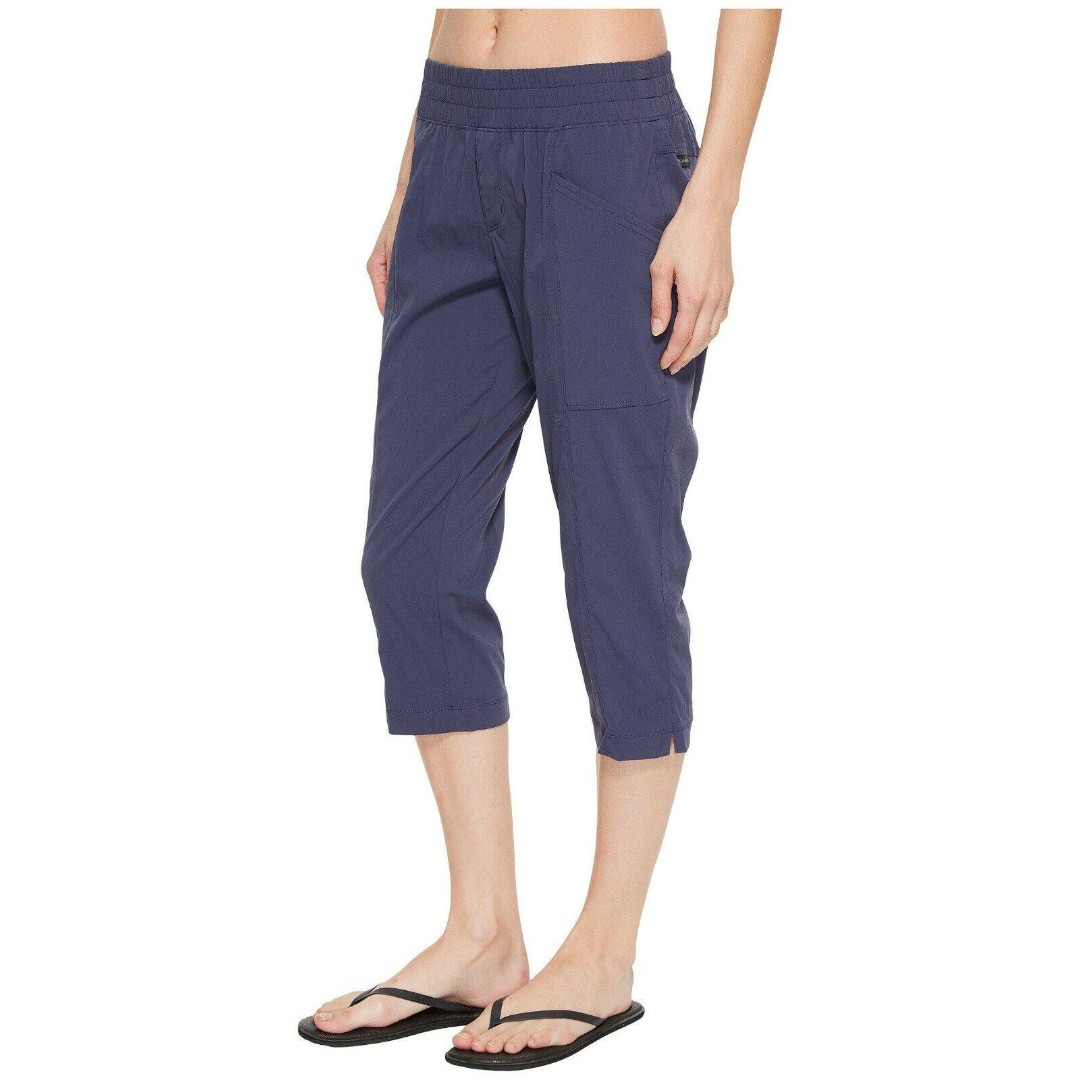 Womens M New NWT Columbia Capri Pants Pockets Dark Blue Wander More UPF 50 Crop