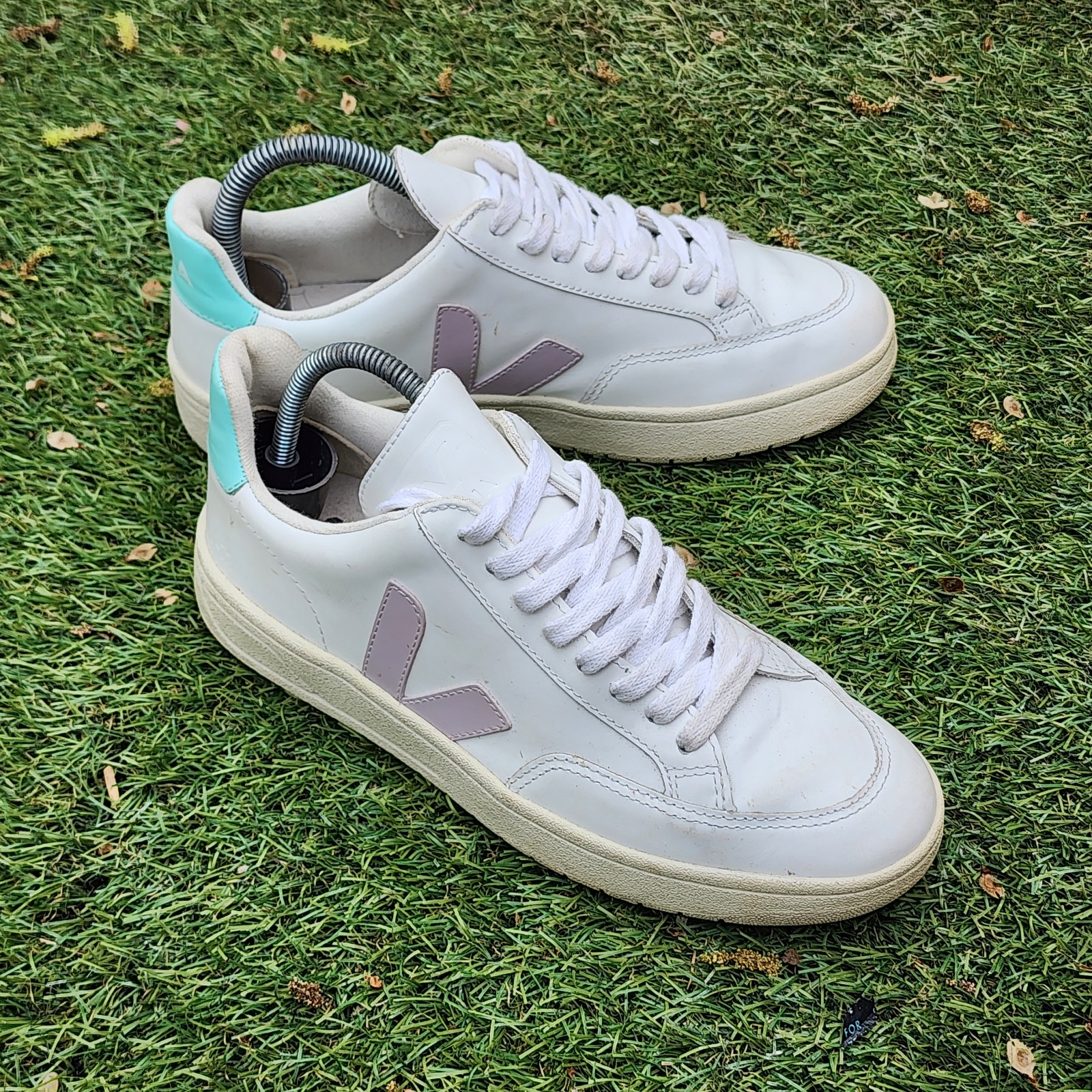 VEJA V-12 - Womens Sneakers - SIZE 7