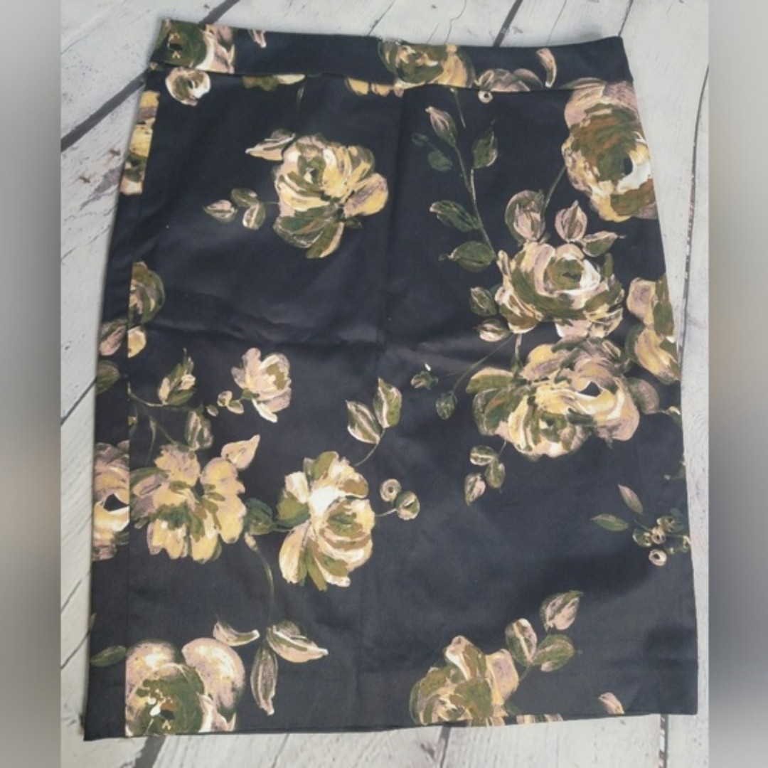 J. Crew The Pencil Skirt size 4 NWT
