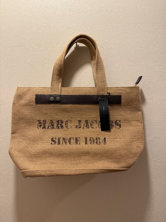 Burlap zipper tote