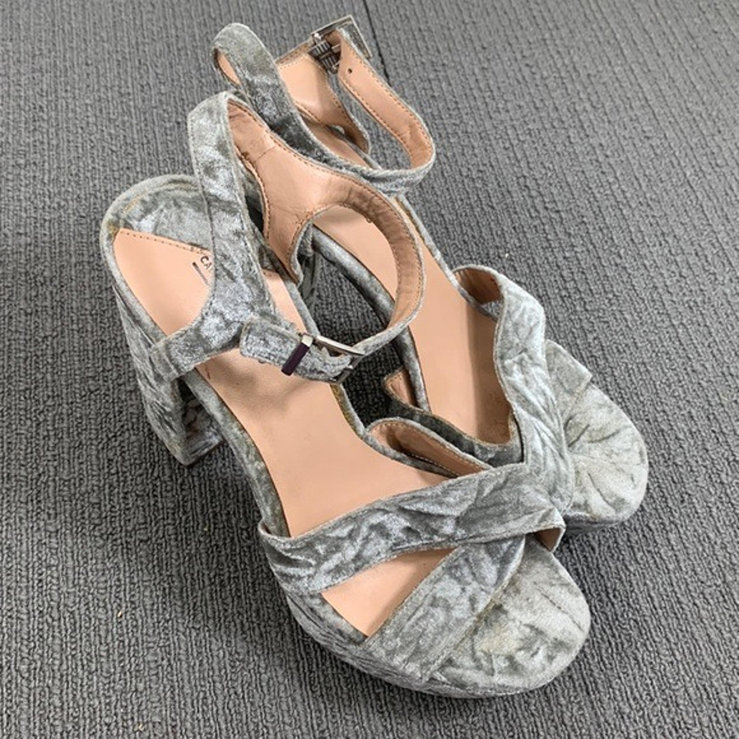 Call it Spring Platform Block Heels Womens Size 9 Gray Crushed Velvet Y2K Style
