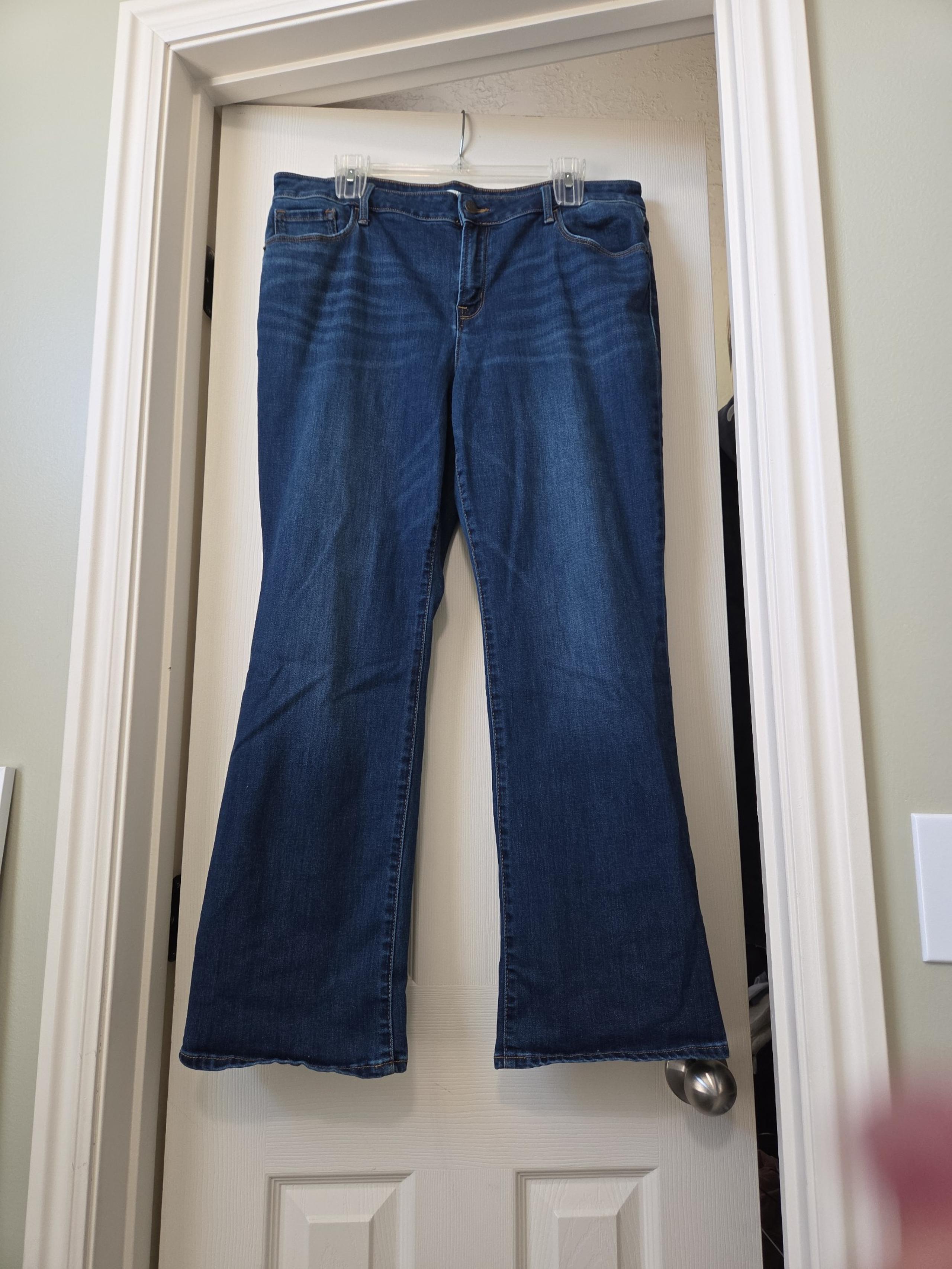 Womens, Old Navy kicker boot cut jeans. 14 short.