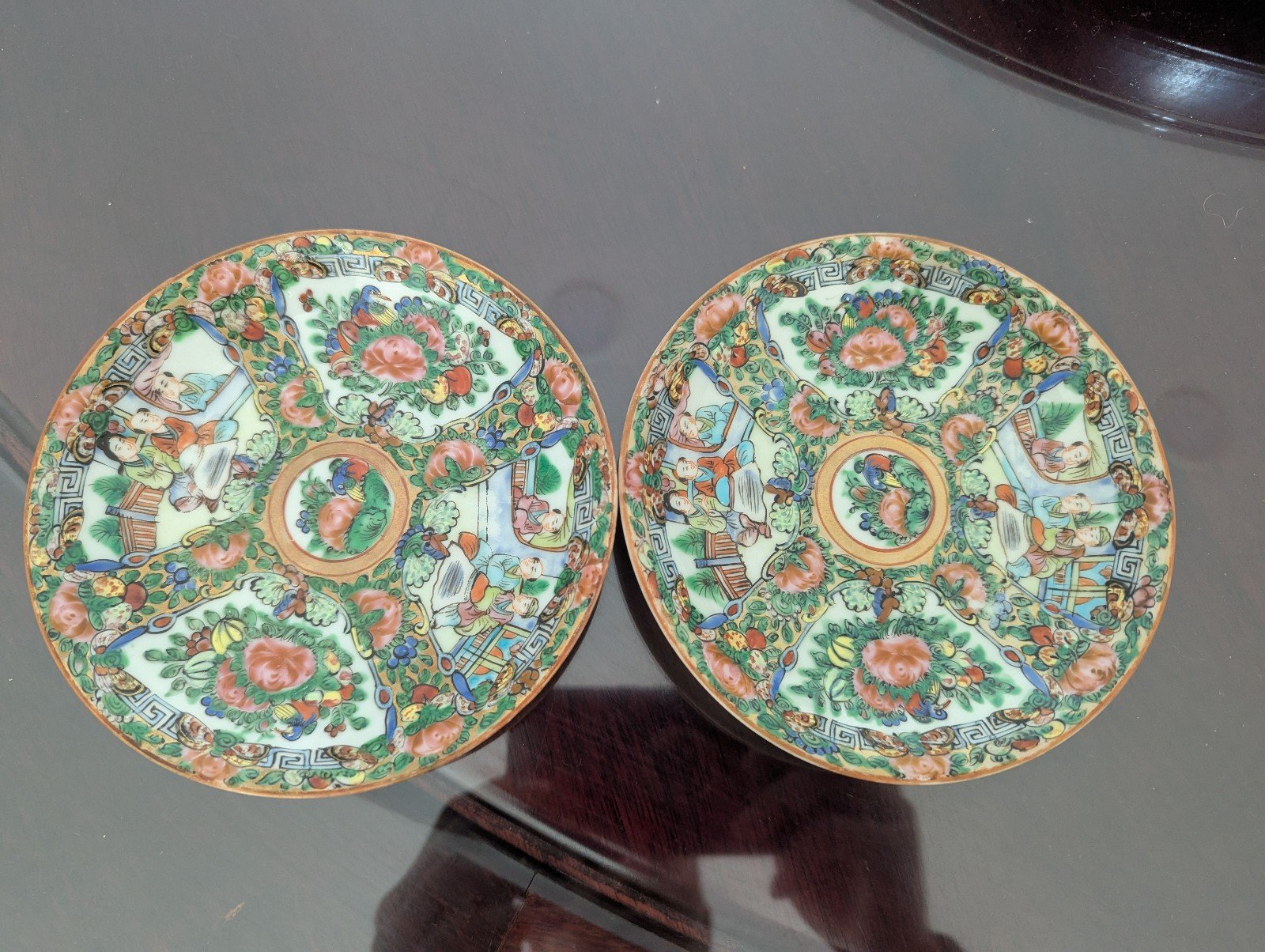 A pair of Chinese vintage plates