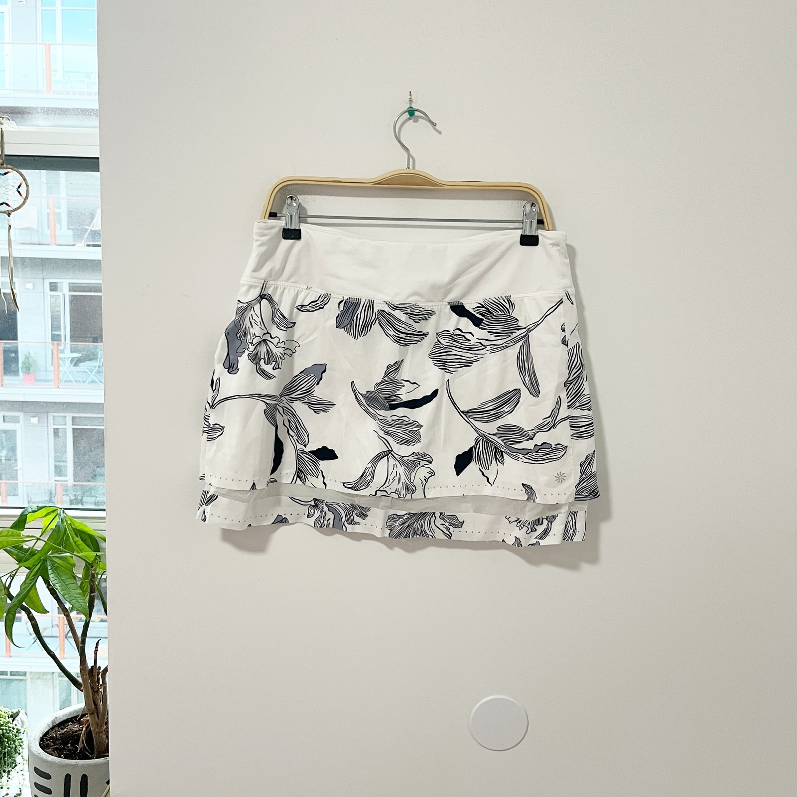 Athleta White Floral Print Laser Tennis Skirt Size Medium