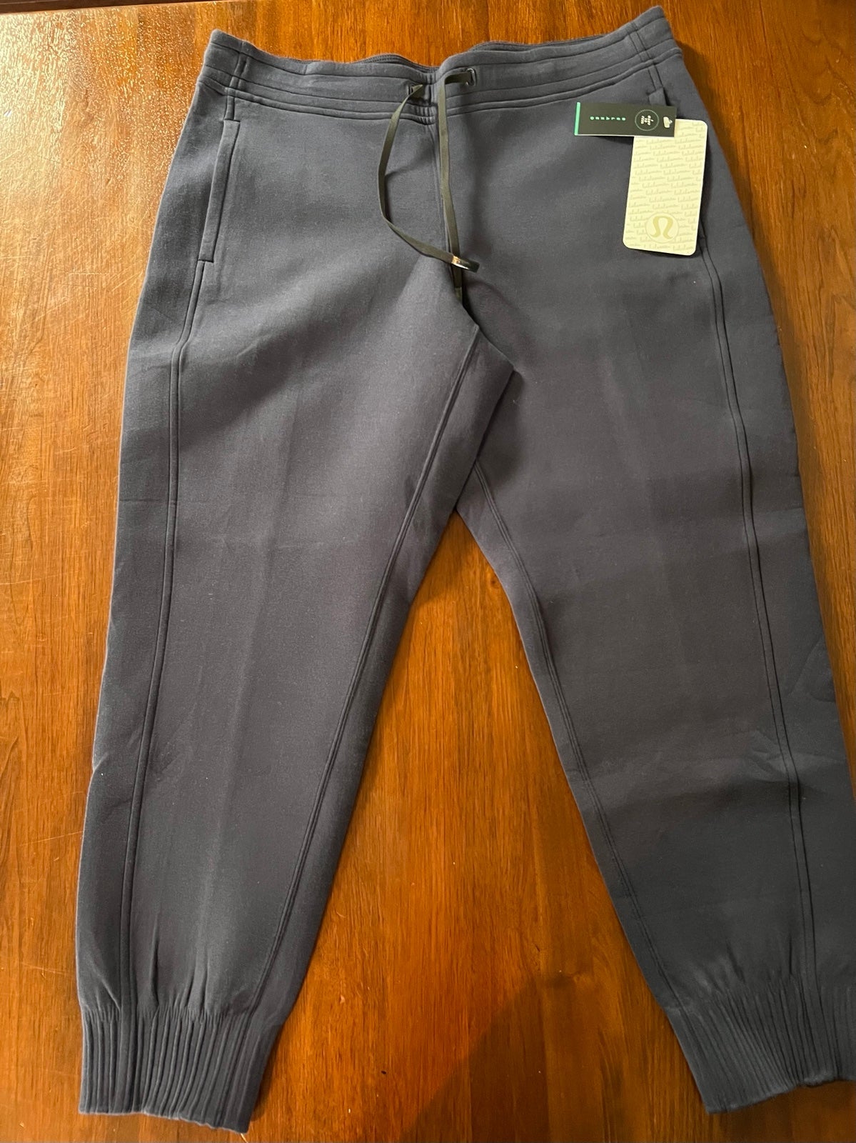 Lululemon NWT NTS Women’s Joggers / Pants in Black size 12