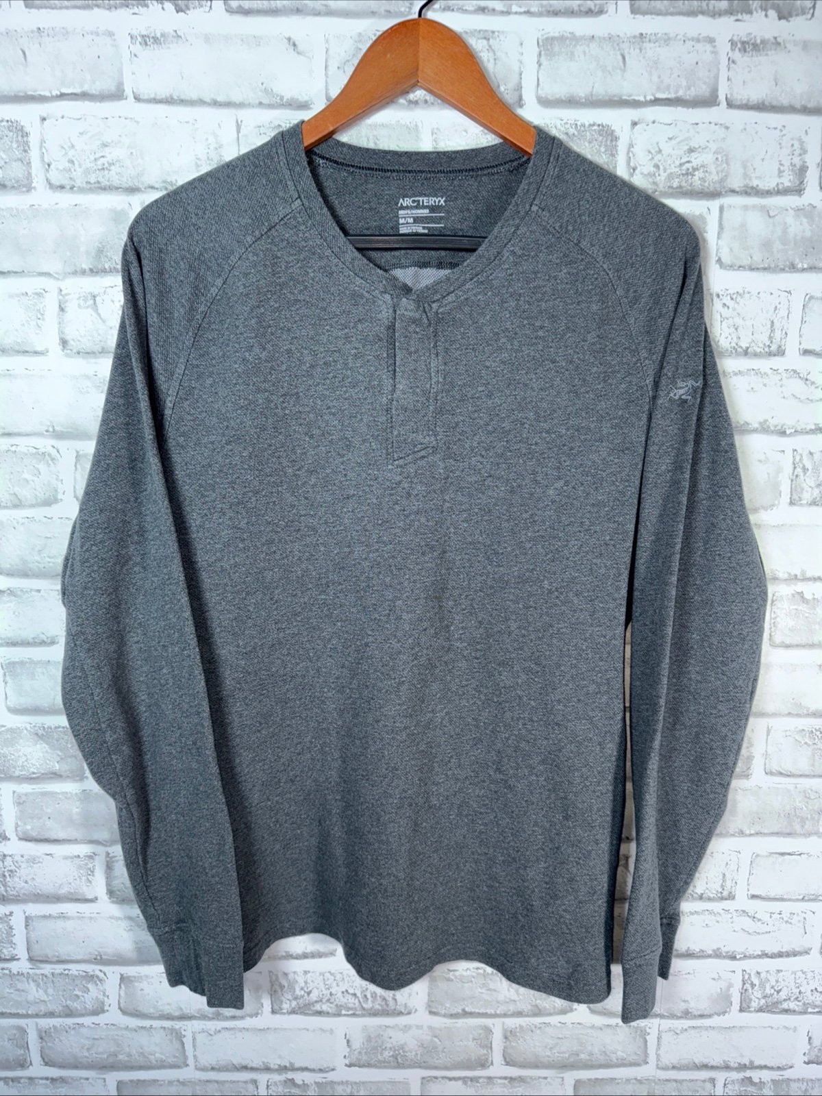 Arc'teryx Men's Heather Sirrus Snap Henley Long Sleeve Pullover Shirt SZ M Grey