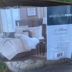 NEW 7pc King Comforter Set