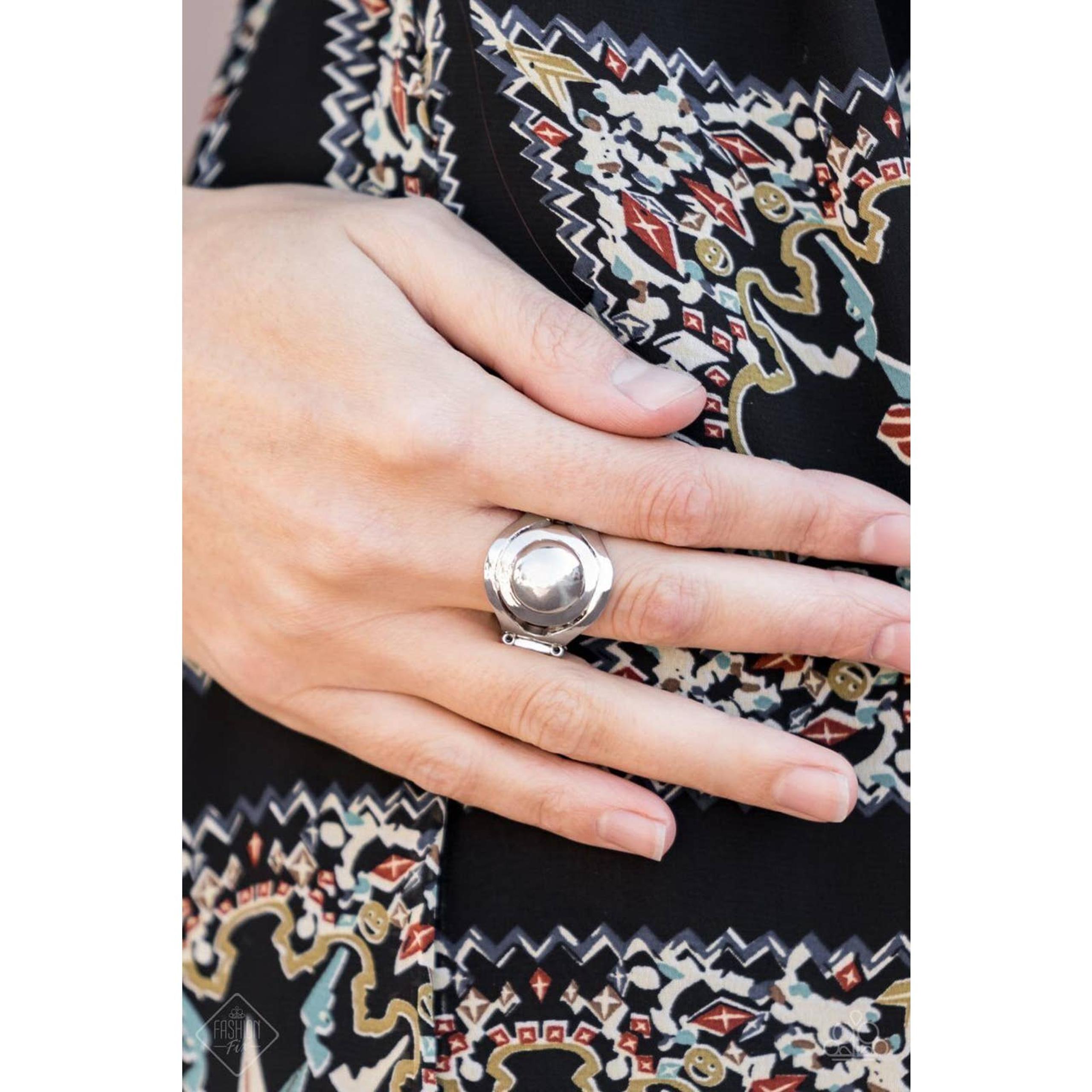 Paparazzi Womens Ring /Metro Center - Silver