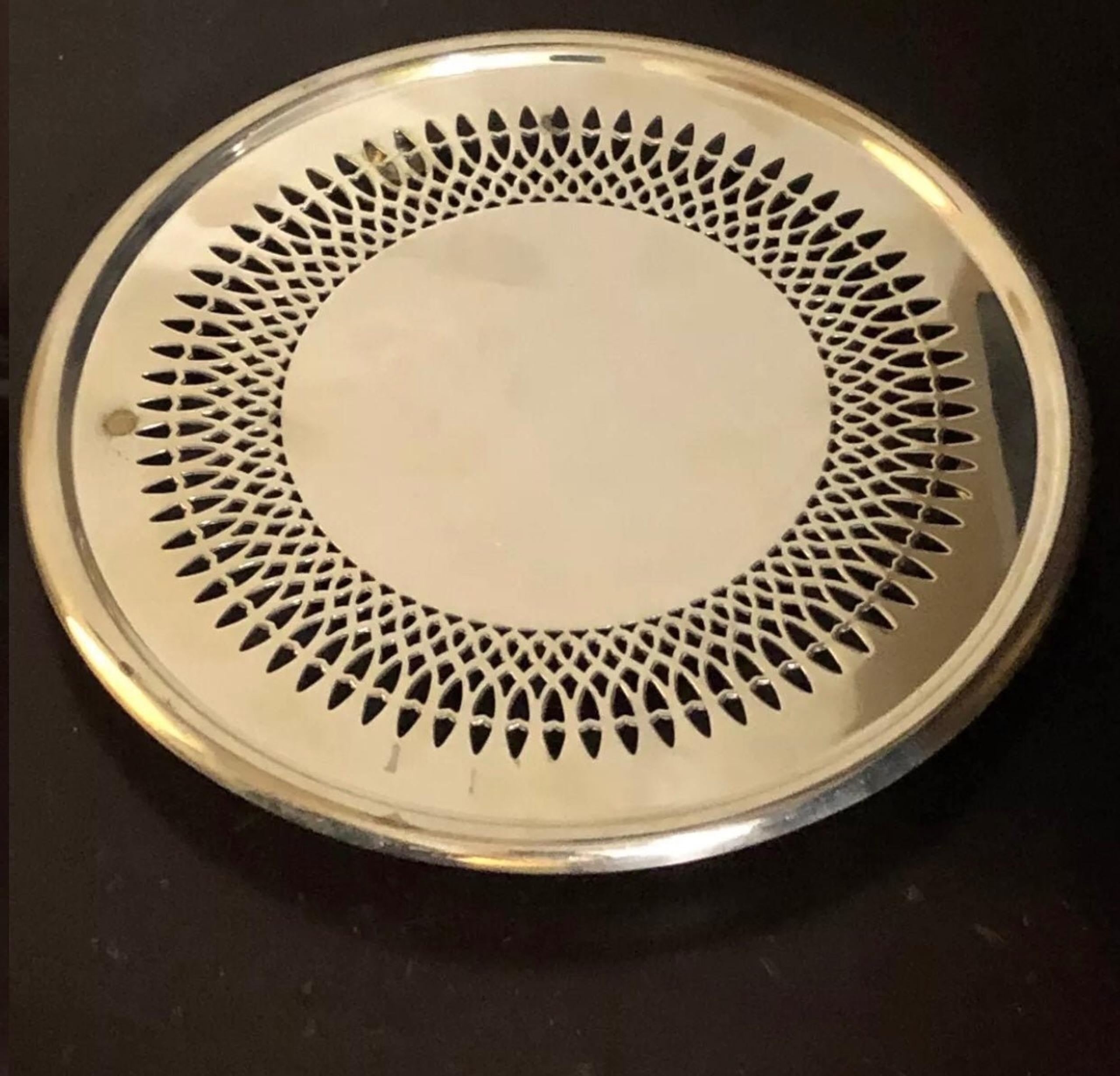 GOTHAM FOOTED TRIVET SIVERPLATE