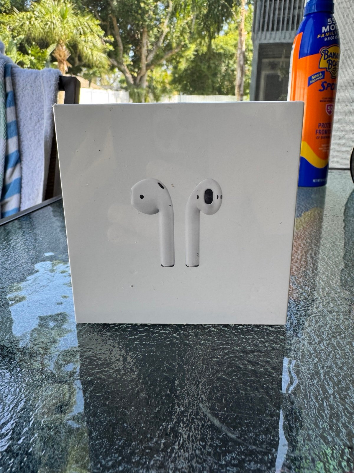 Apple AirPods 2nd Generation with Charging Case - White Brand New Sealed