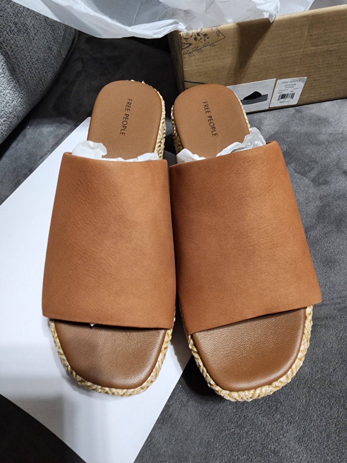 New in the box! Free People Harbor Raffia Flatform, size 8