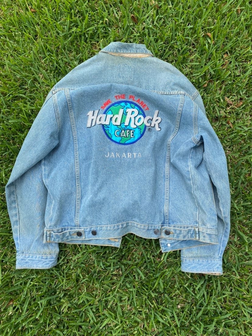 Vintage Mens size small Jakarta Hard Rock Cafe Jean Jacket.