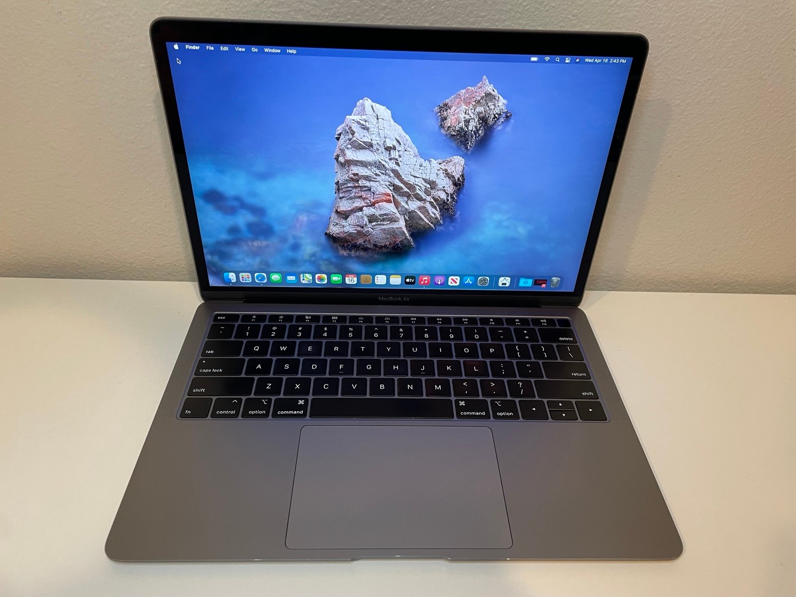 MacBook Air 13” ✨ free shipping ✨ 90 Days Warranty