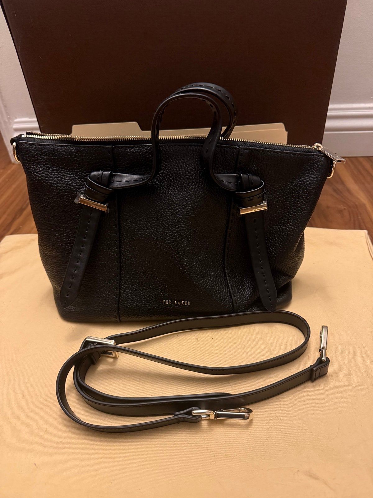 Ted Baker Leather Purse Comes with a dust bag.