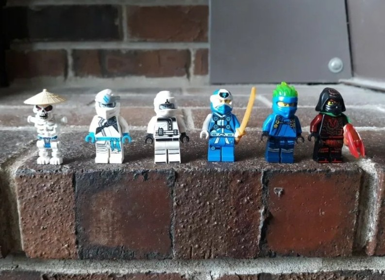 Lego Ninjago Minifigure Lot of 12 plus extra parts (see description)