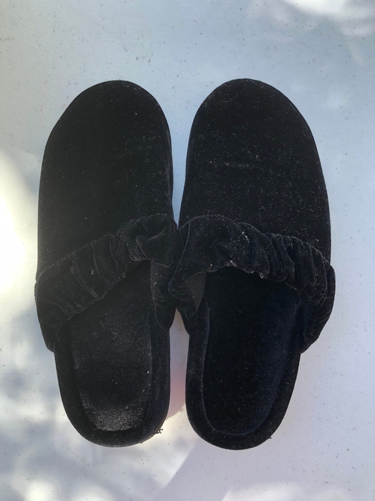 Unisex Size 7.5-8 UK 6 Isotoner Black Velvet Slip On Slippers