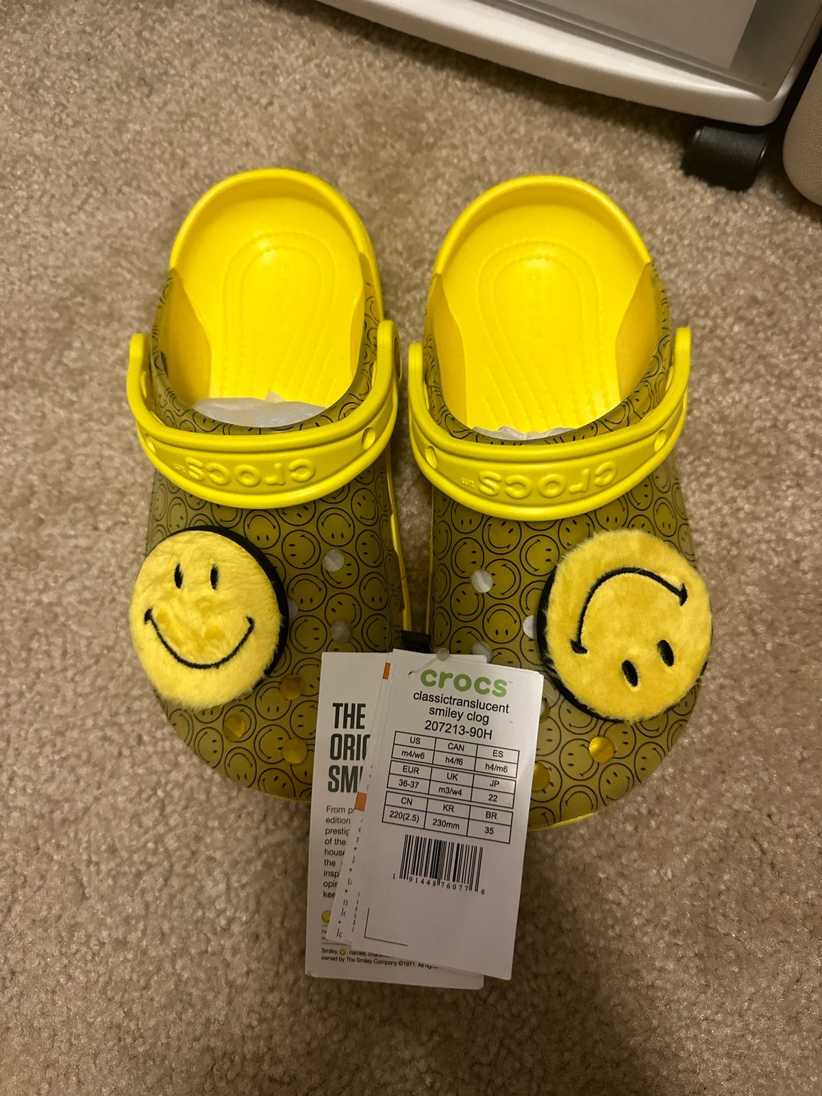 Crocs smiley sz 6