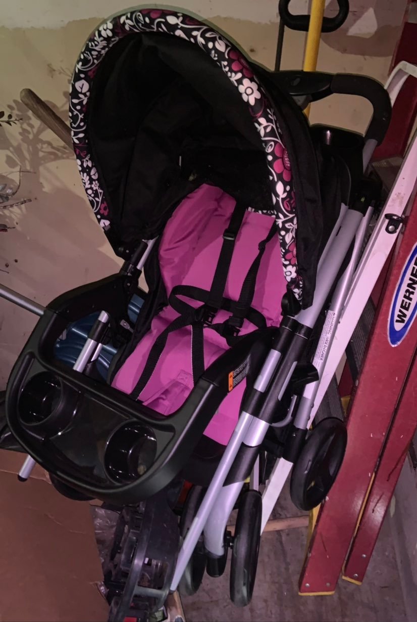 Baby carseat & matching stroller
