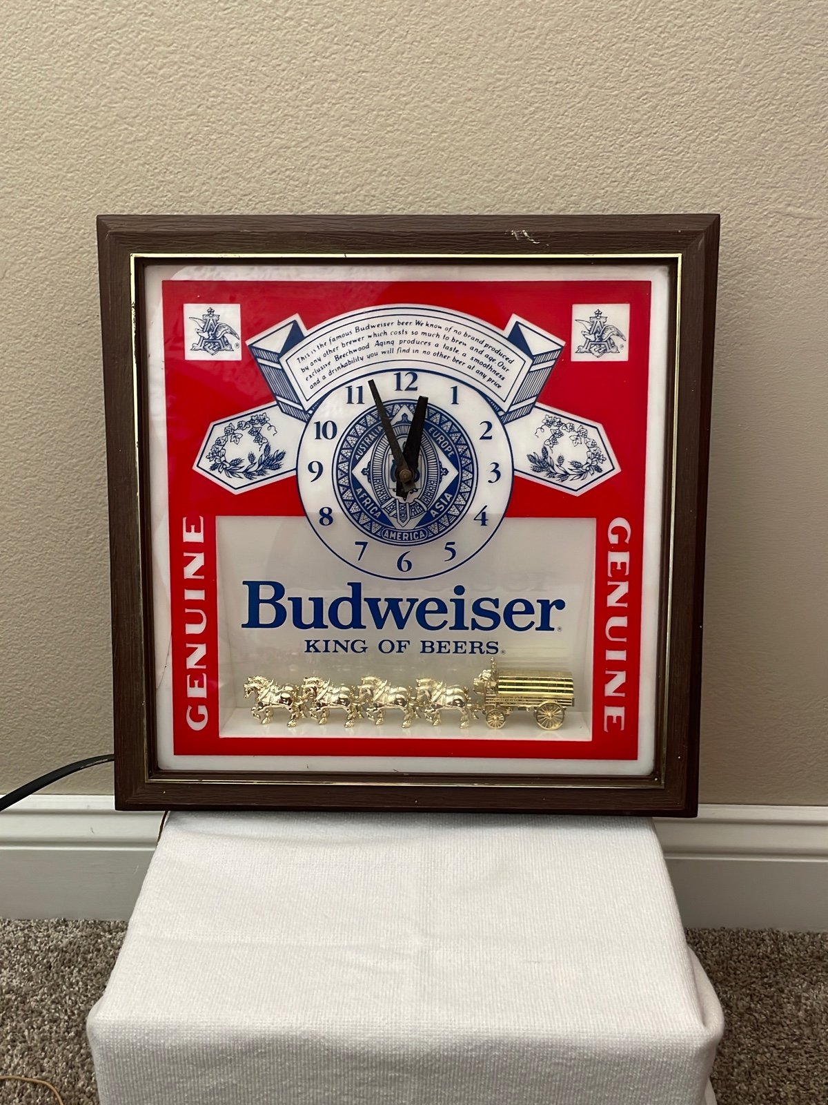 Budweiser King Of Beers Clock clydesdales