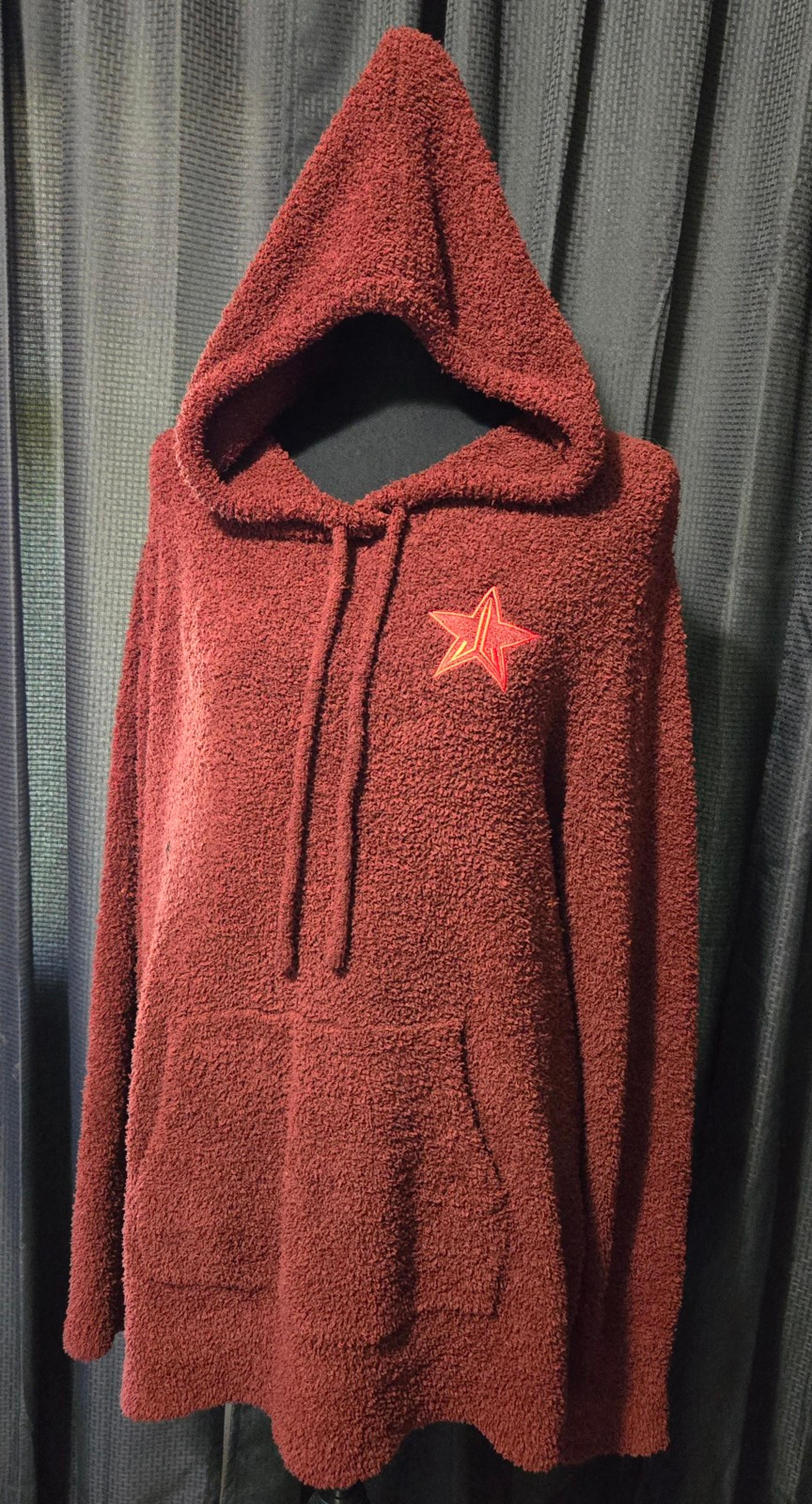 Women's Jeffrey Star Burgundy teddy bear pullover size large