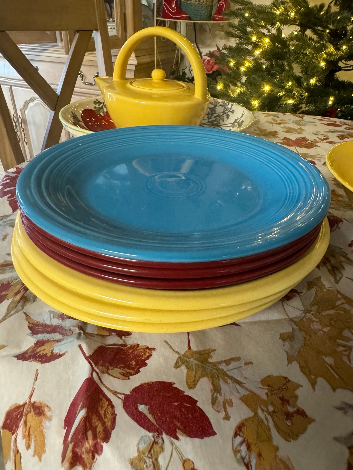 7 plates plus yellow bowl