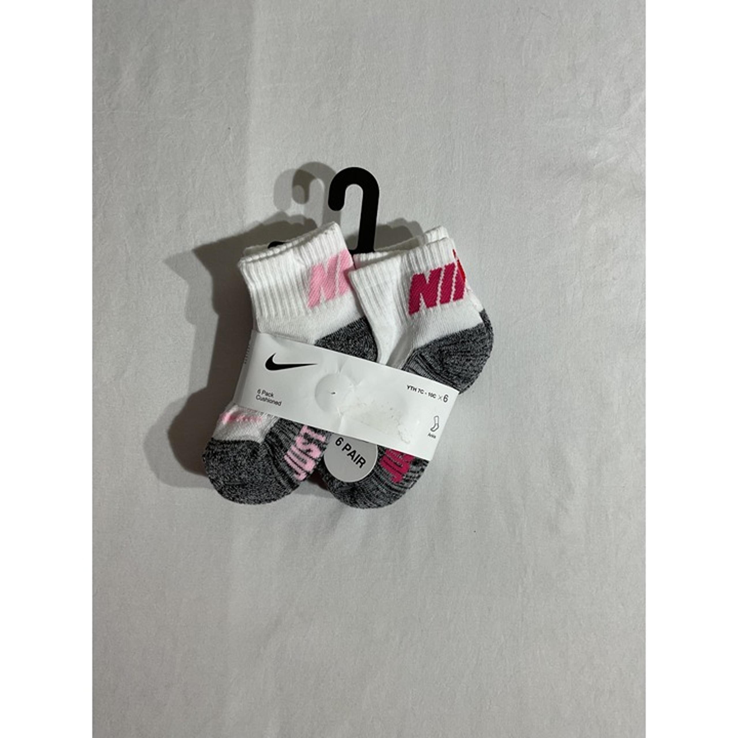 Nike girl  Toddler Crew Socks 6-Pack White Gray Pink Blue Size 4-5