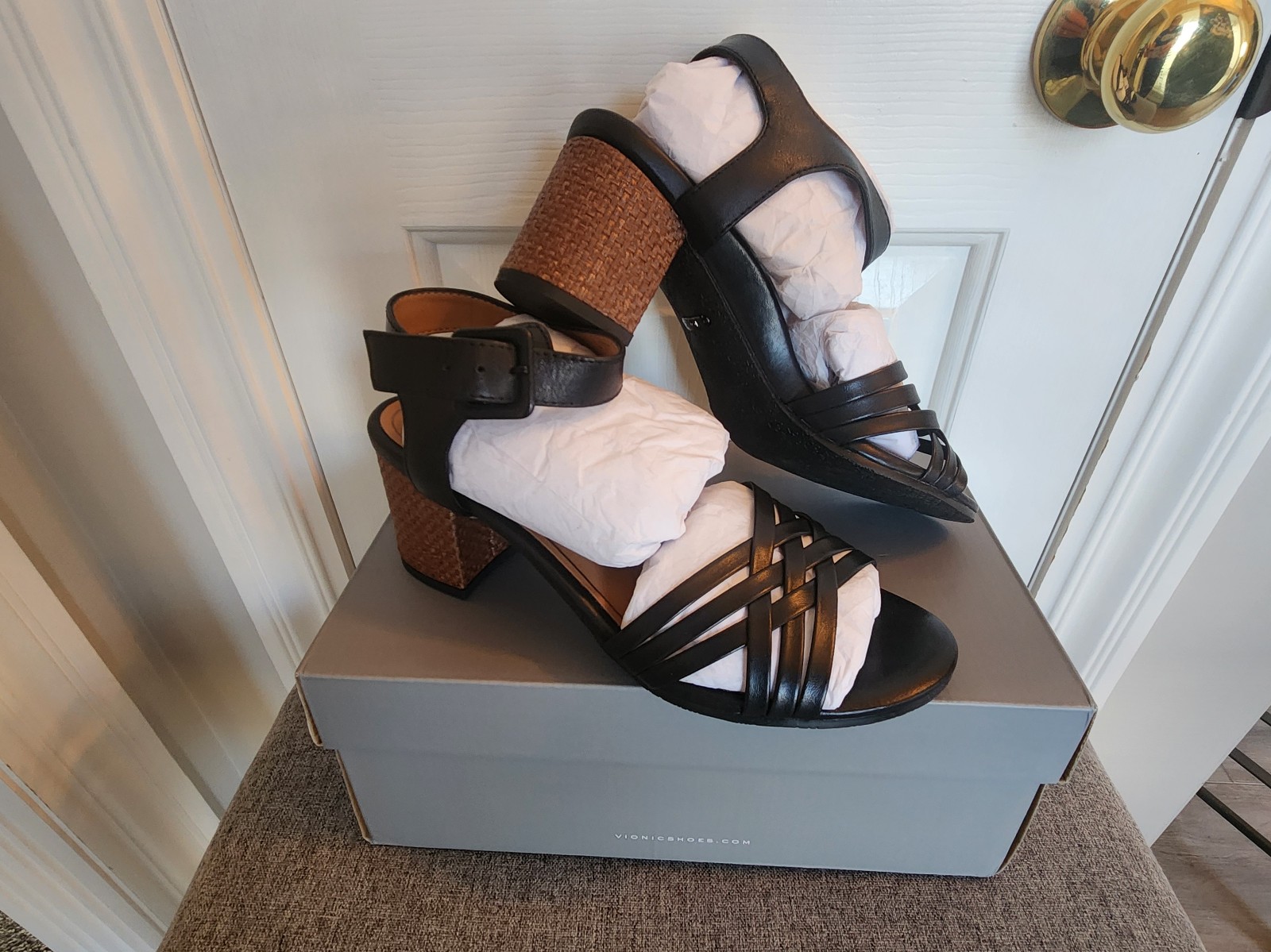 Womens Black Vionic Papaya Peony Nat Heels Sandals Size 8 BNIB