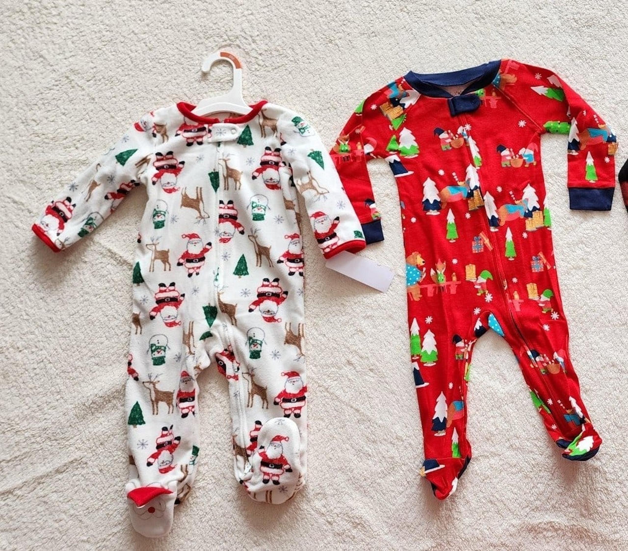 New unisex baby Christmas footed pajamas bundle of 2, size 6/9