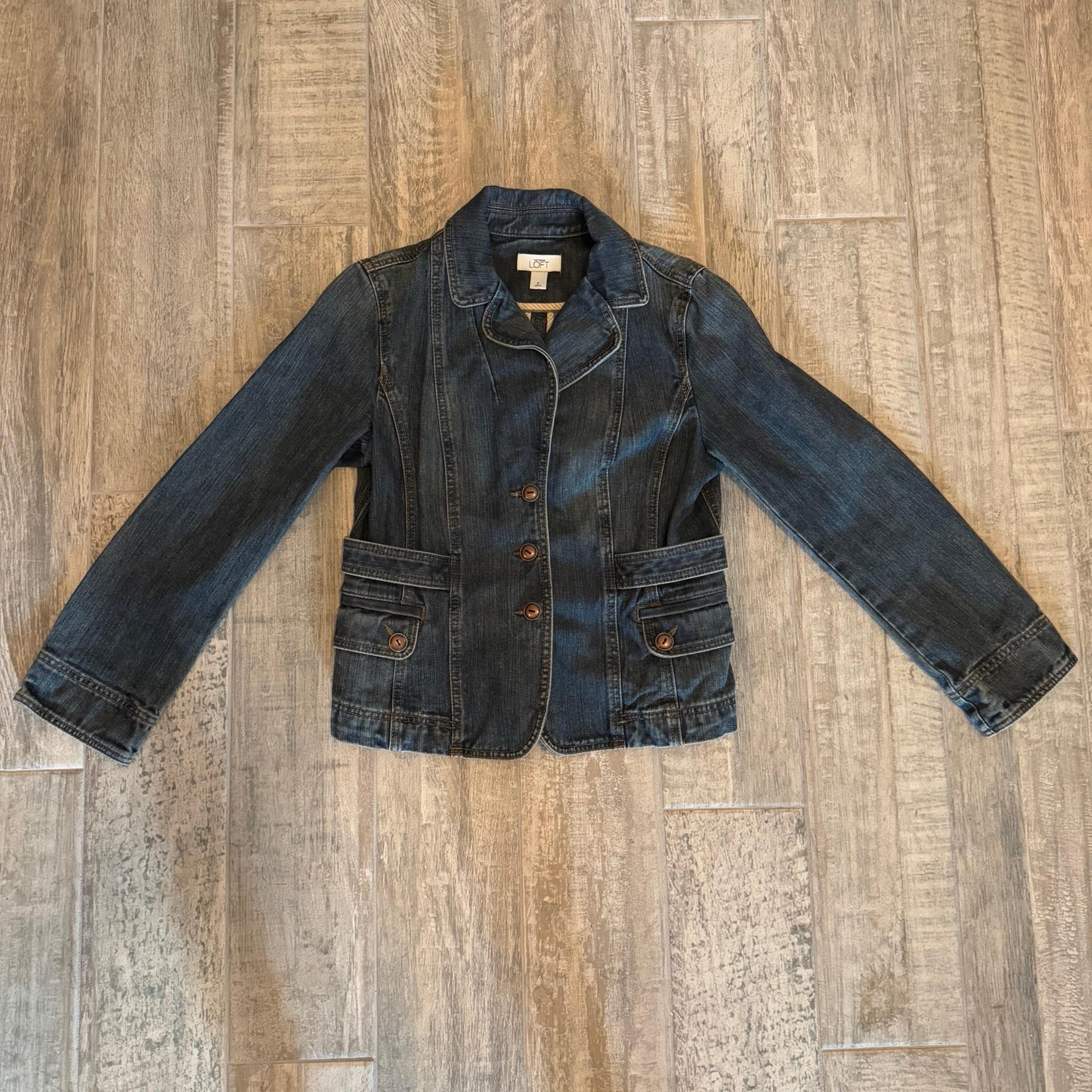 Ann Taylor Loft Blue Denim Jean Jacket Fitted Women’s Sz 8 EUC