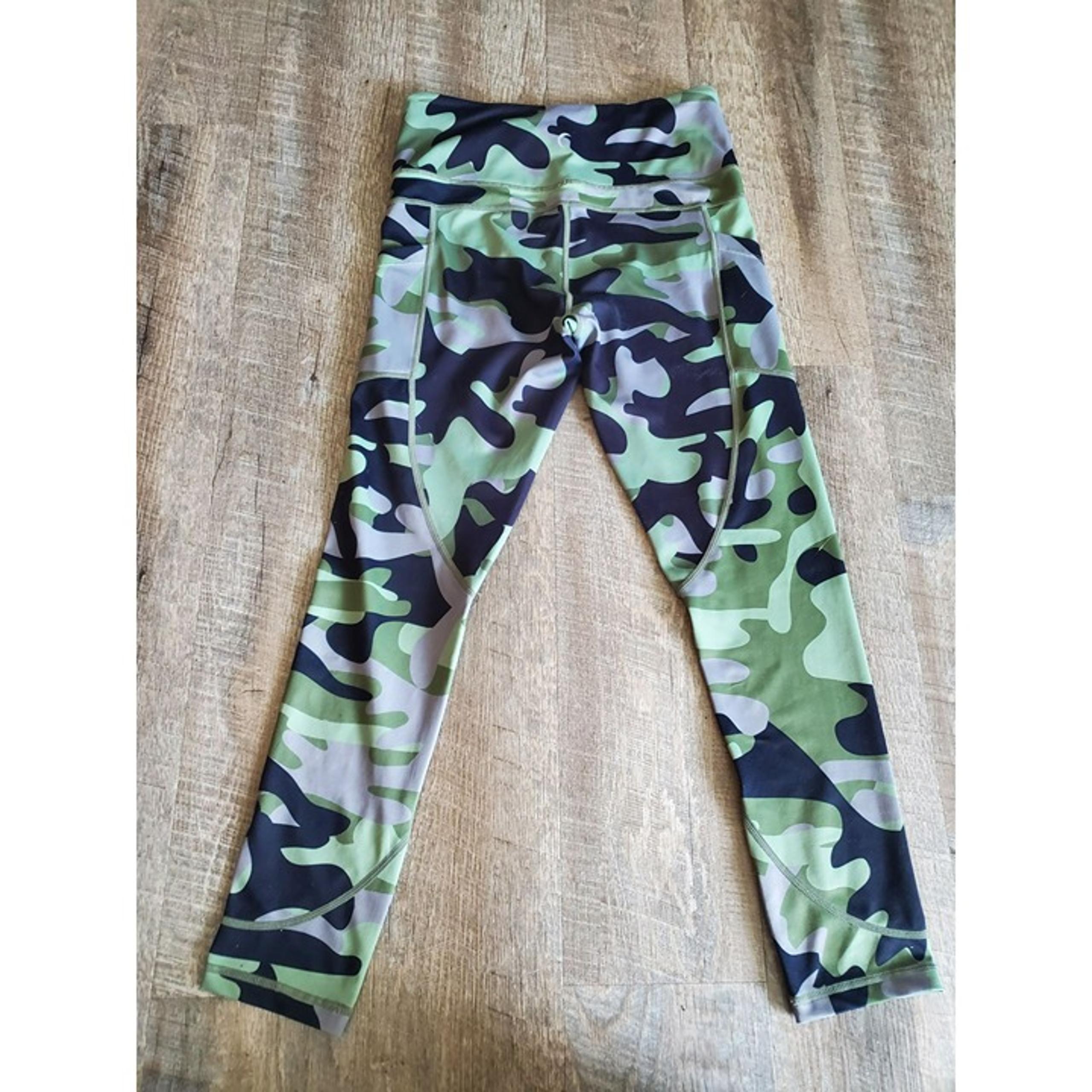 Zyia Active Wear Women's Size 6-8 Leggings Camo Black/Green/Gray pockets