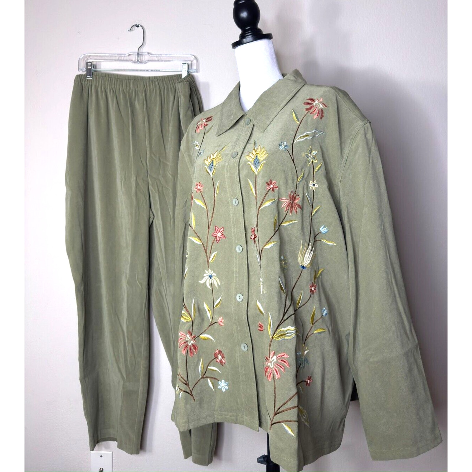 Susan Graver Style Floral Embroidered Green Long Sleeve Top and Pant Set 3x Plus