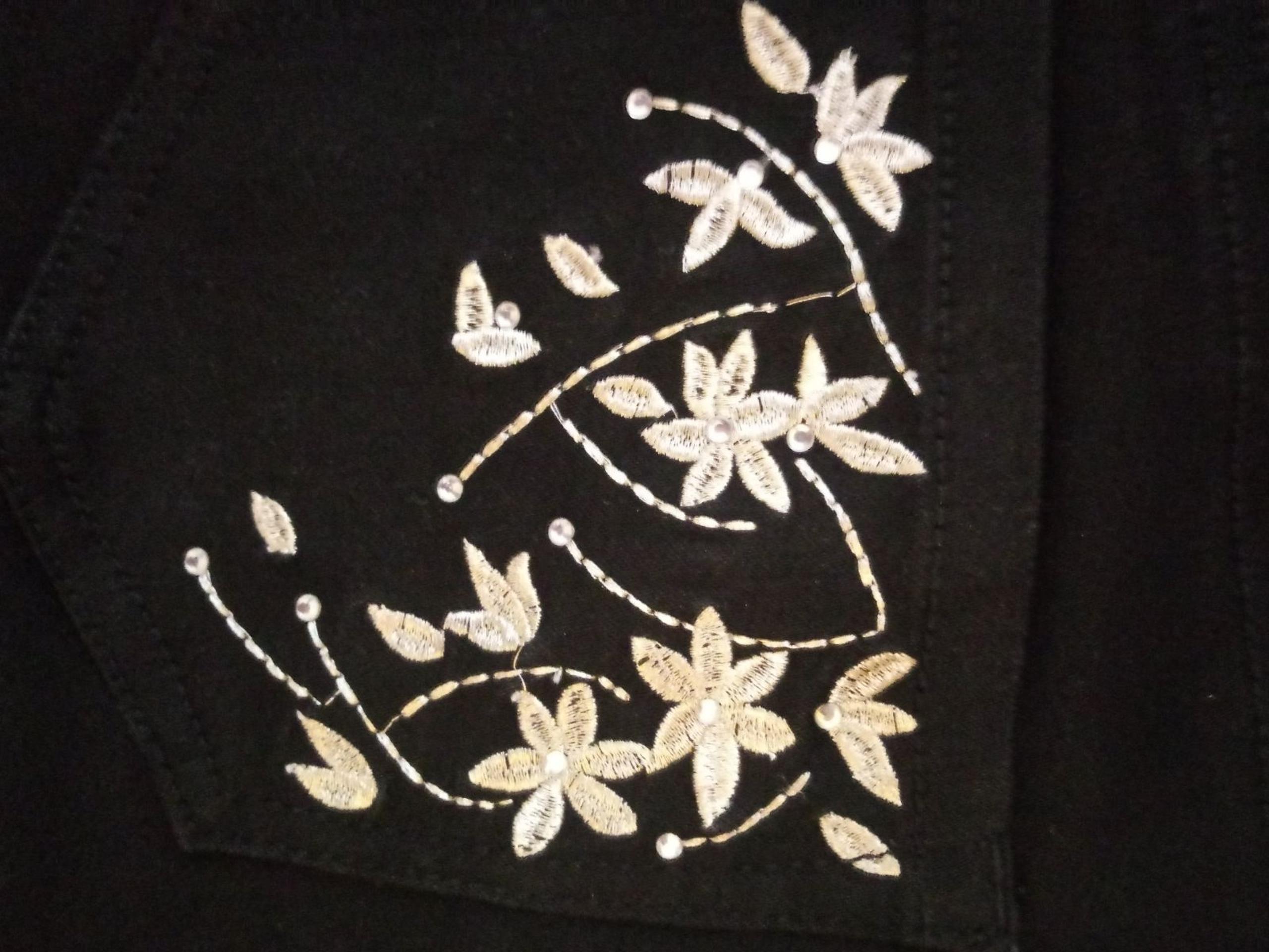 Size 4 womans crop skinny jeweled black