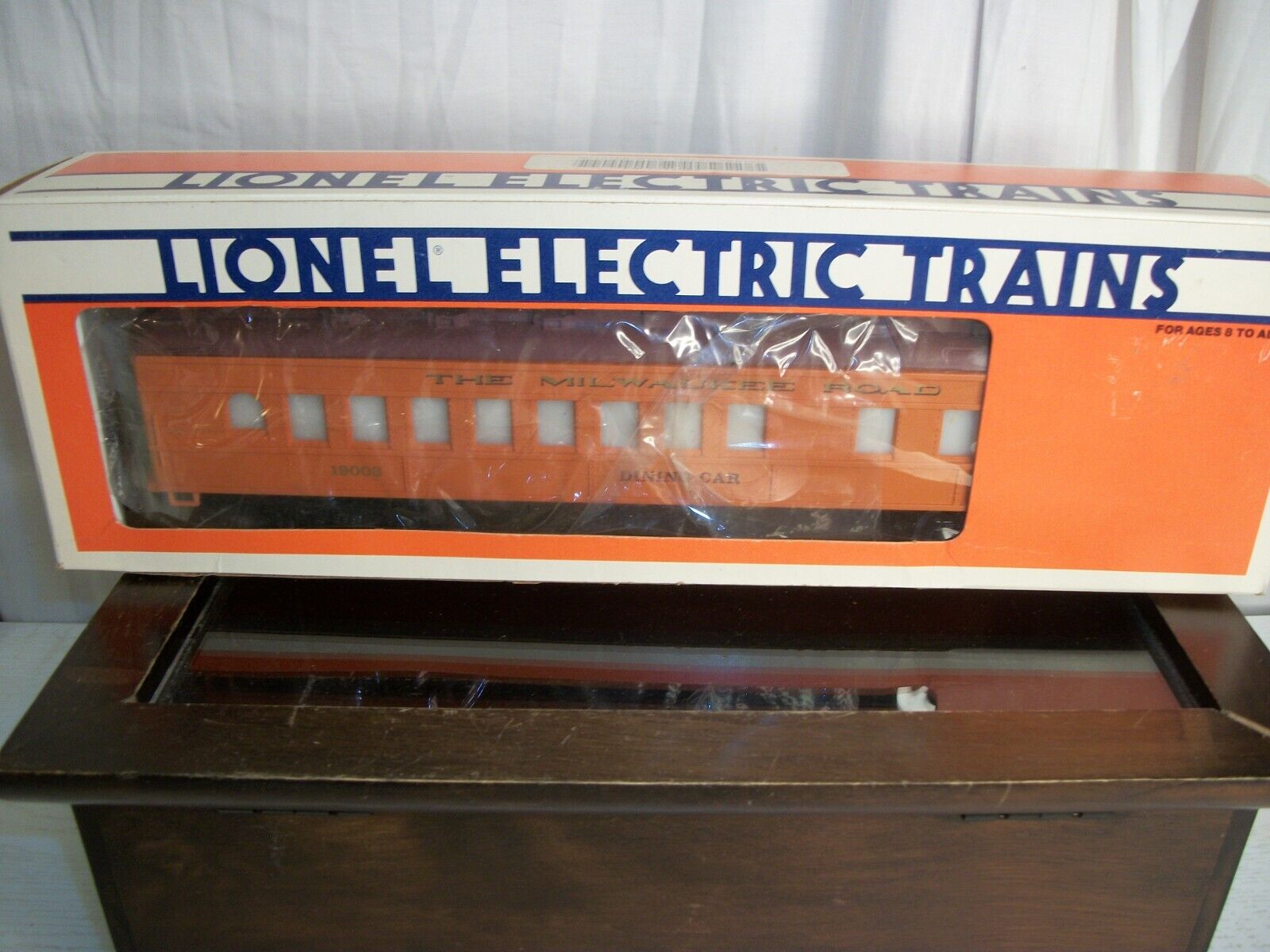 Lionel O #6-19003 Milwaukee Road Dining Car, Orange & Brown, New with Box