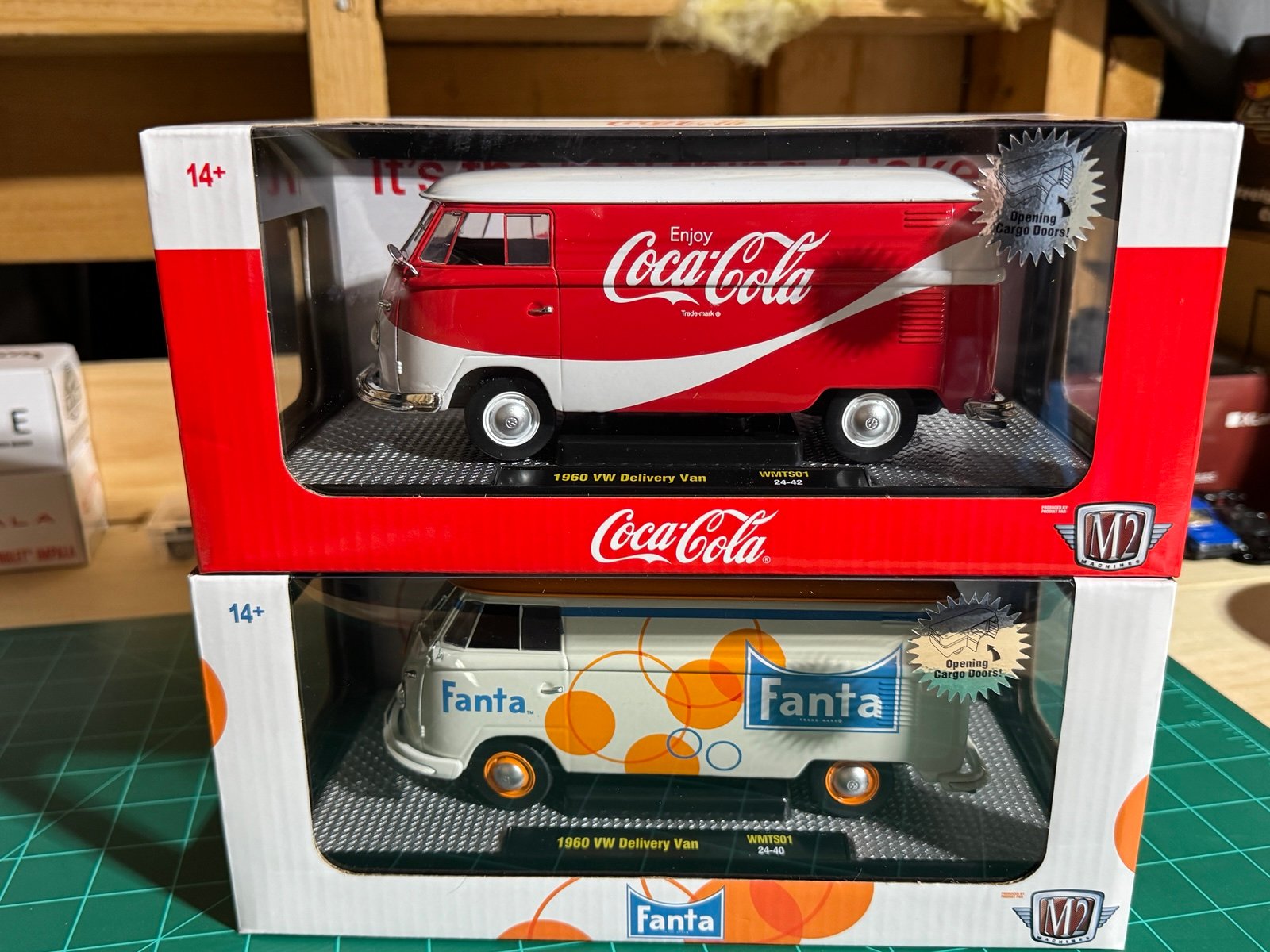 M2 Machines 1/24 1960 Vw Bus Delivery Van Coke & Fanta 1/750