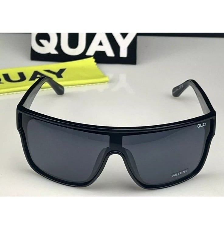 QUAY NIGHTFALL CURVED Polarized Sunglasses Women's Black Frame Gray Lens NEW