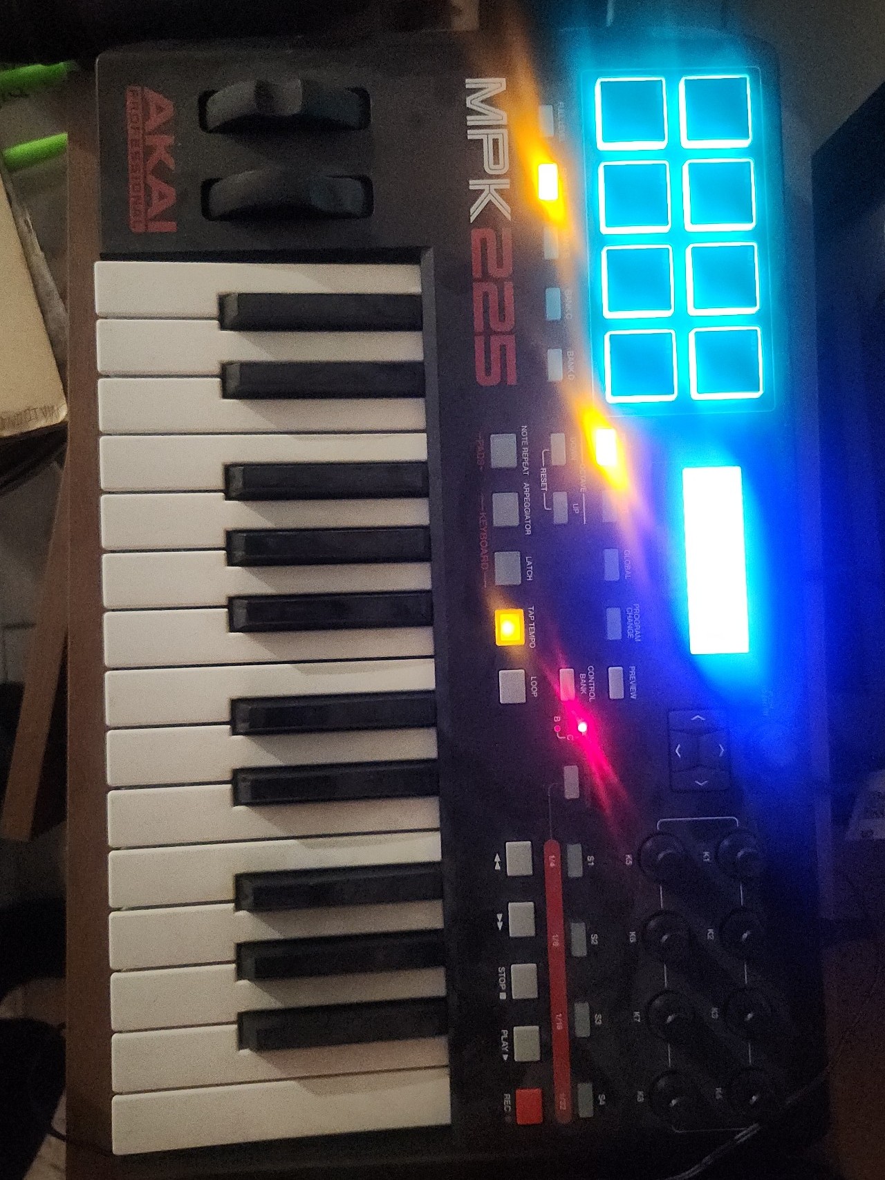 Akia mpk 225