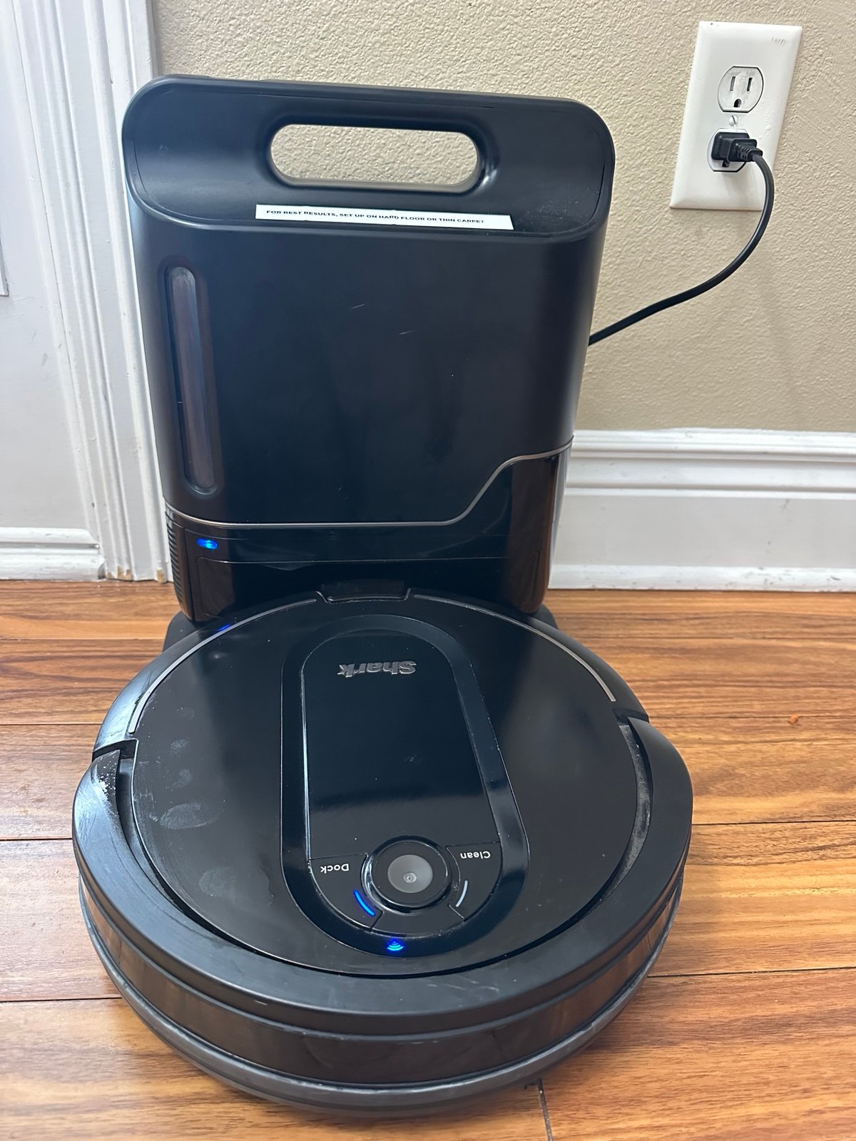 Shark RV1001AE Robotic Self Emptying vacuum cleaner