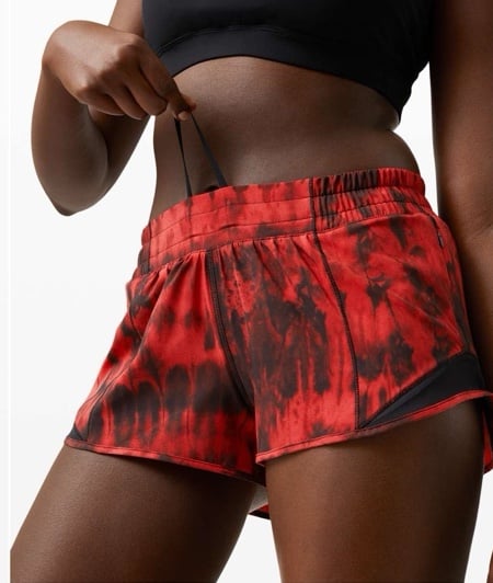 Lululemon Hotty Hot Short II 2.5 *Game Day Game Day Red Black Multi / Black
