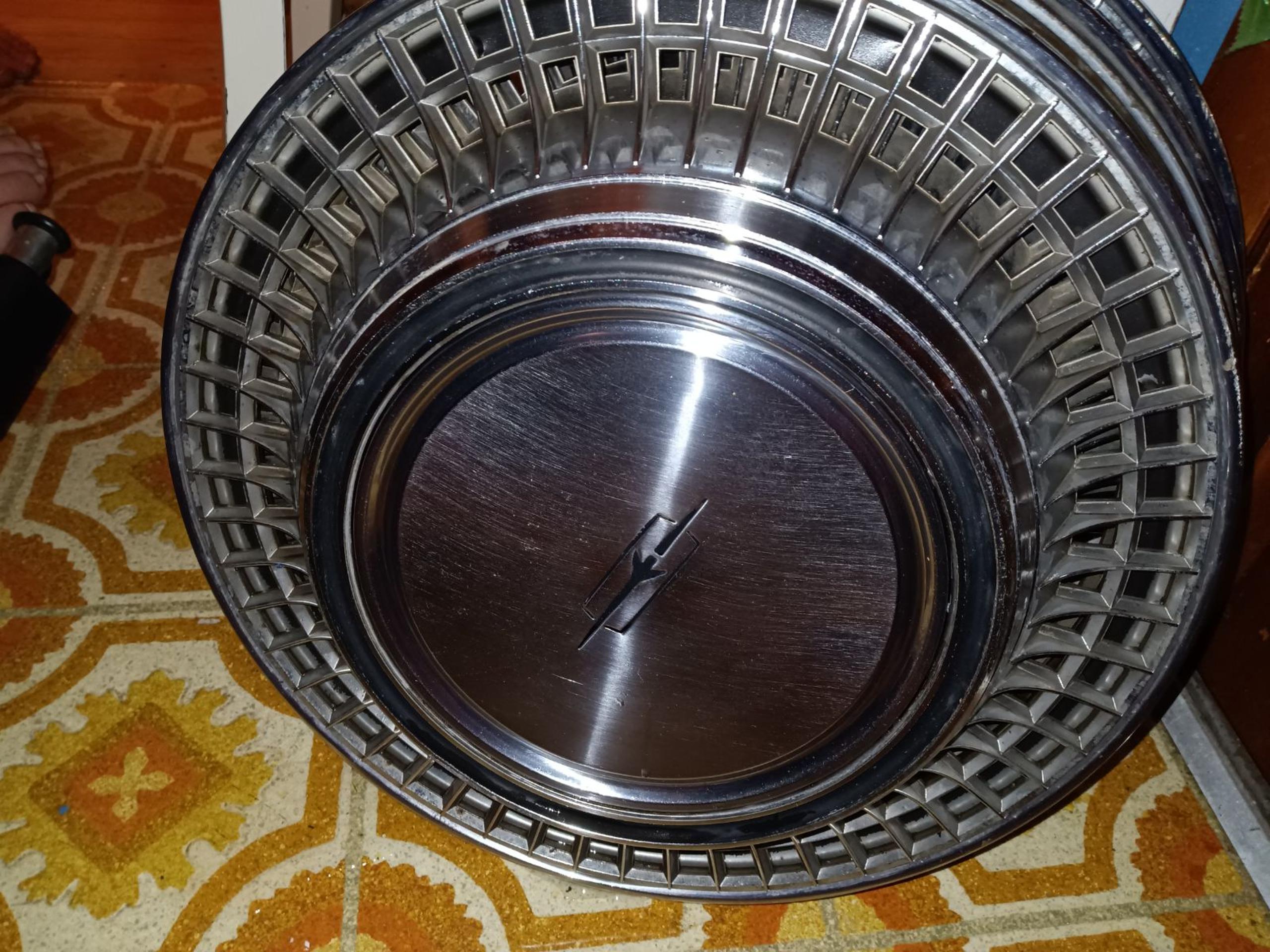 15" Oldsmobile Delta 88 hubcap set
