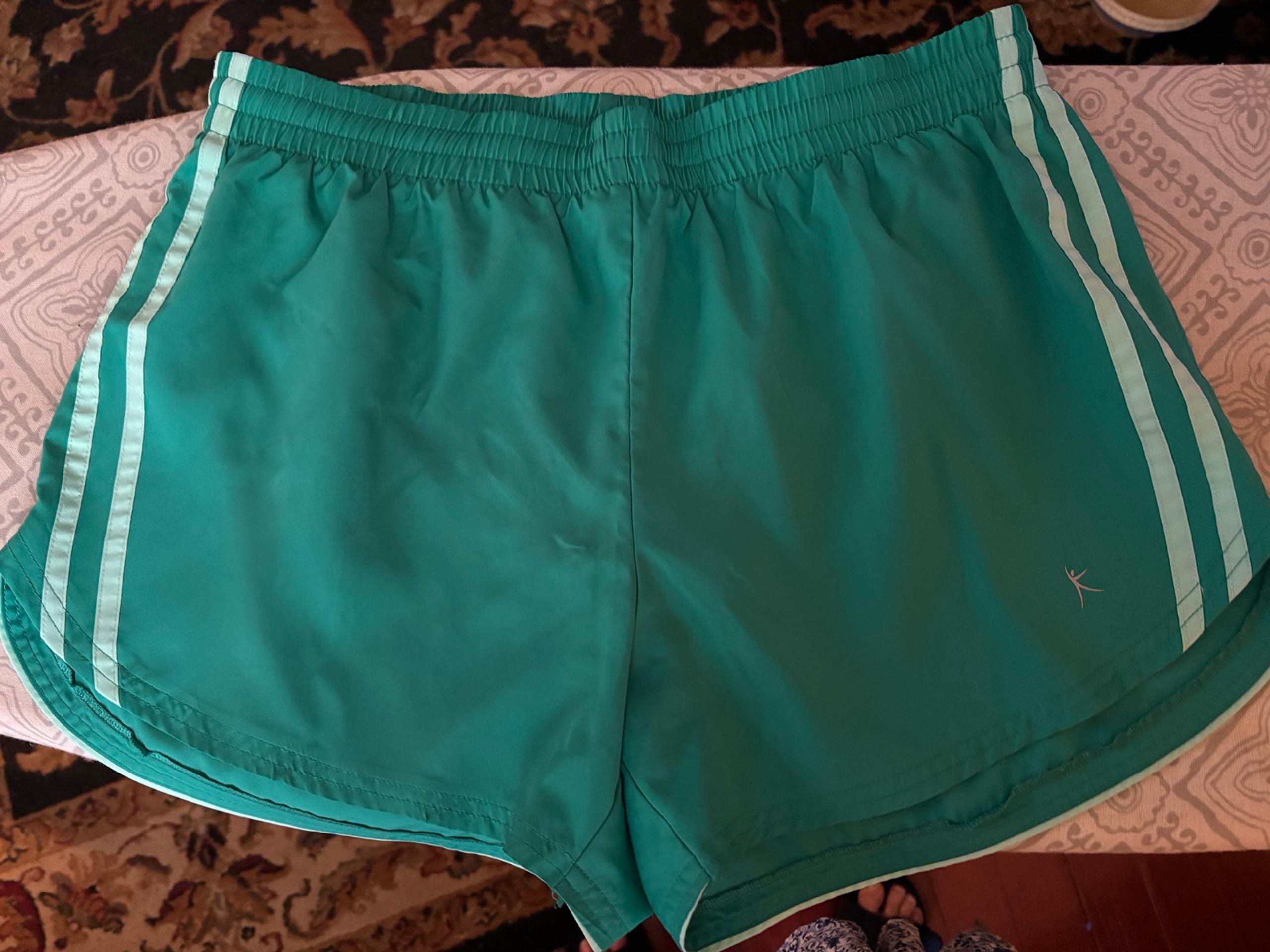 Danskin Now Size Medium Women’s Lightweight Shorts 28x3.5 Green