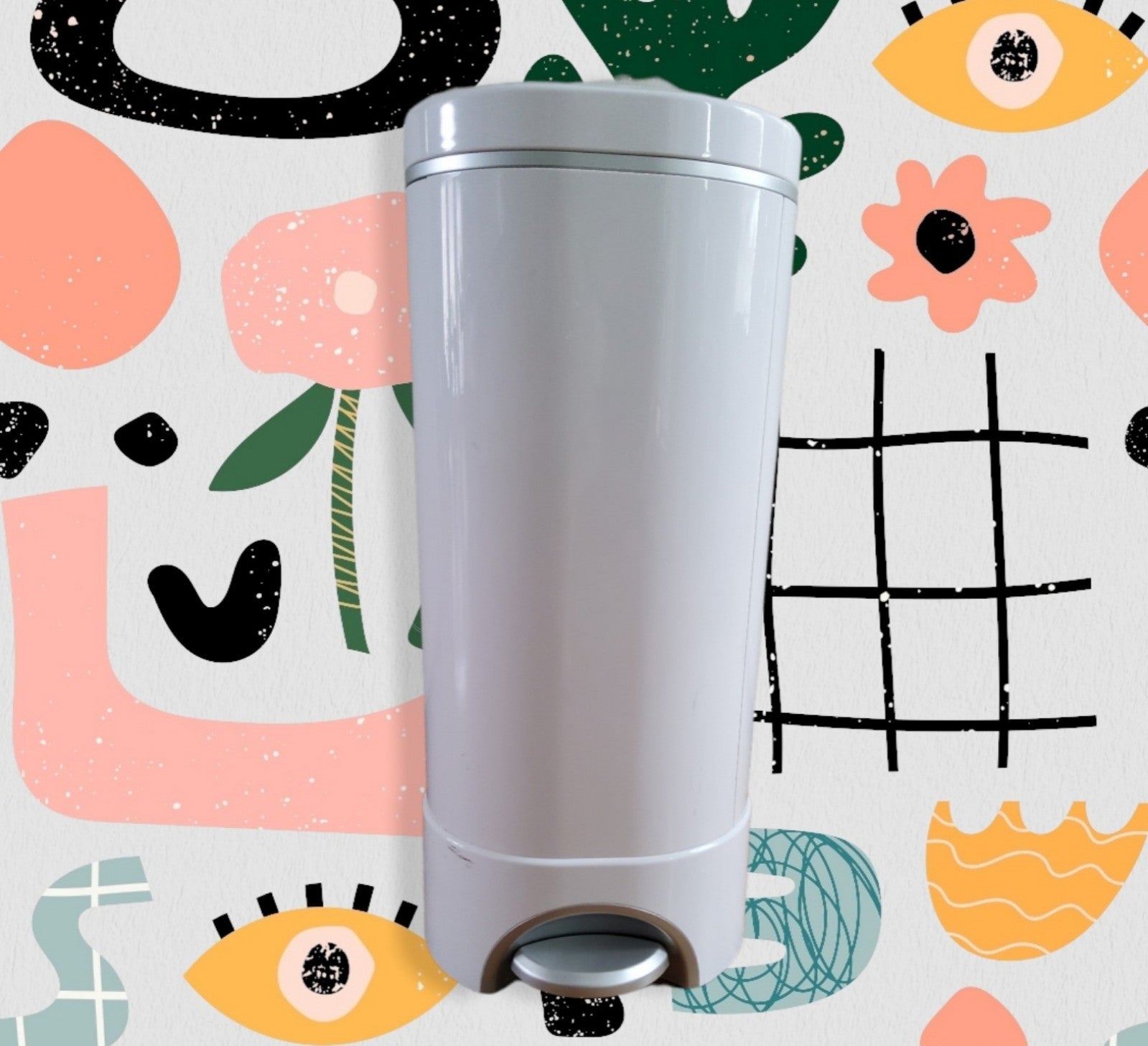 Munchkin STEP Diaper Pail Powered by Arm & Hammer