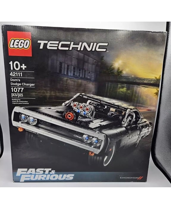 LEGO Technic Fast & Furious Dom's Dodge Charger 42111 - 1077 Pcs. NEW