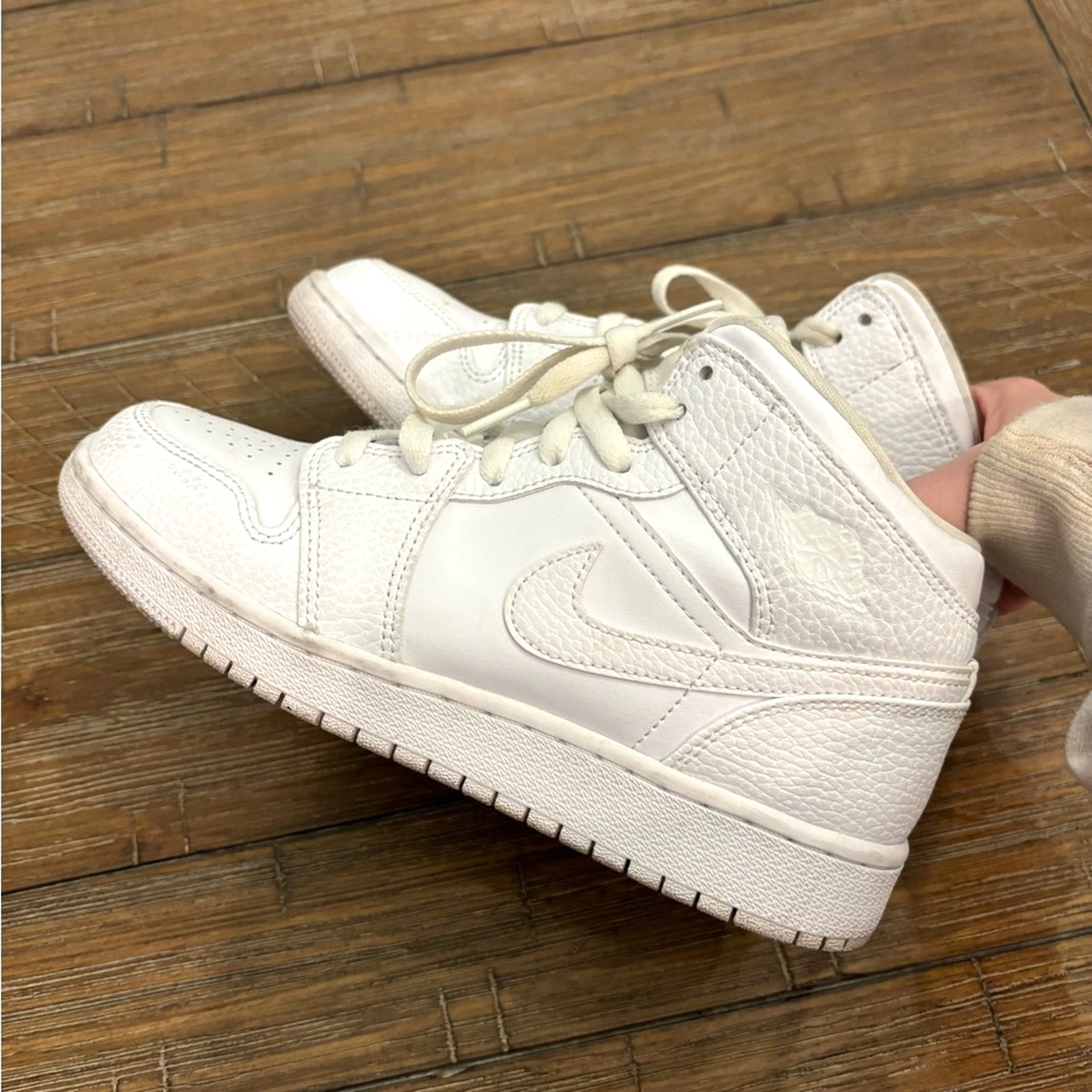 nike air jorden white high top sneakers size 6y