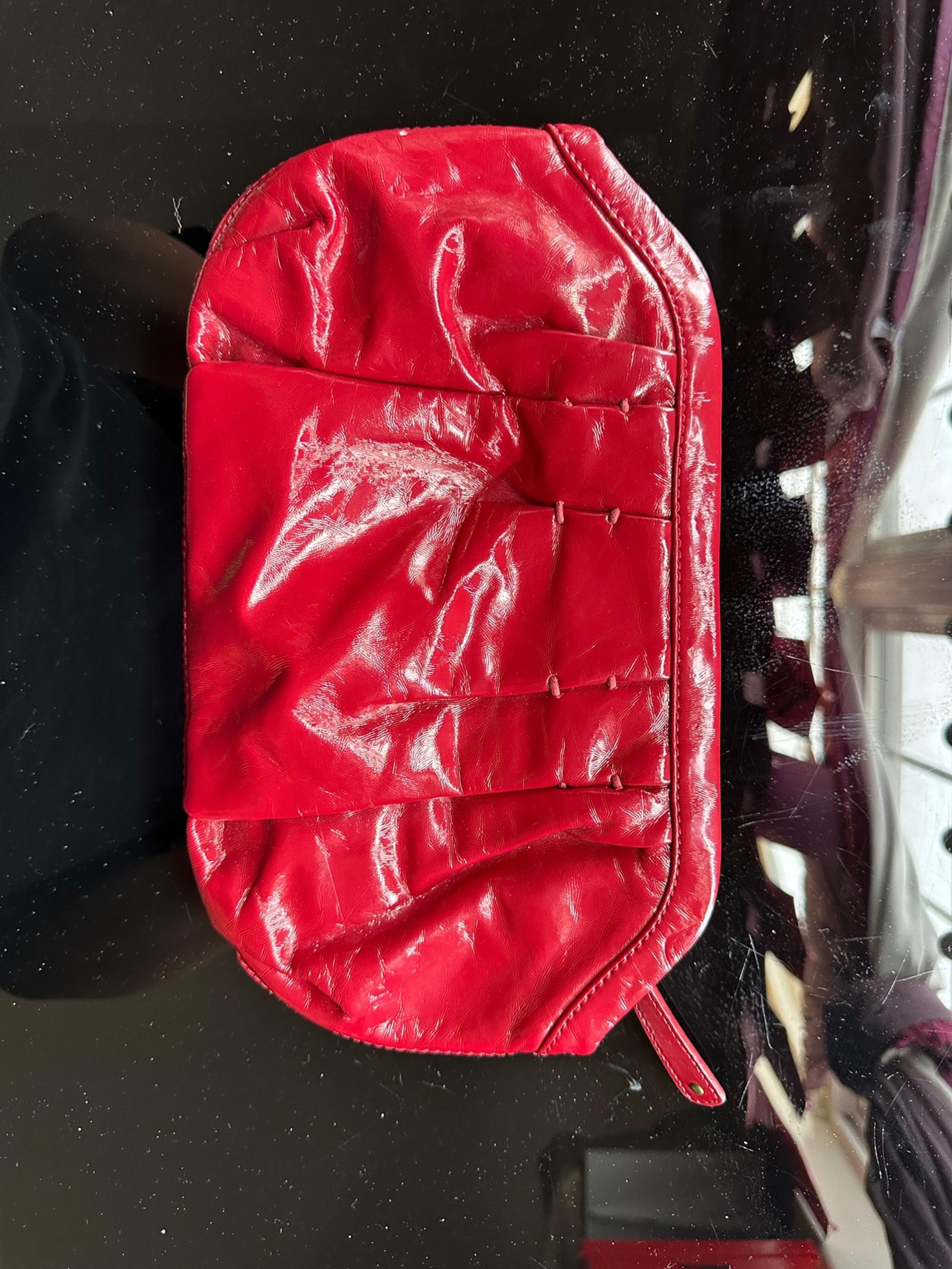 Red clutch