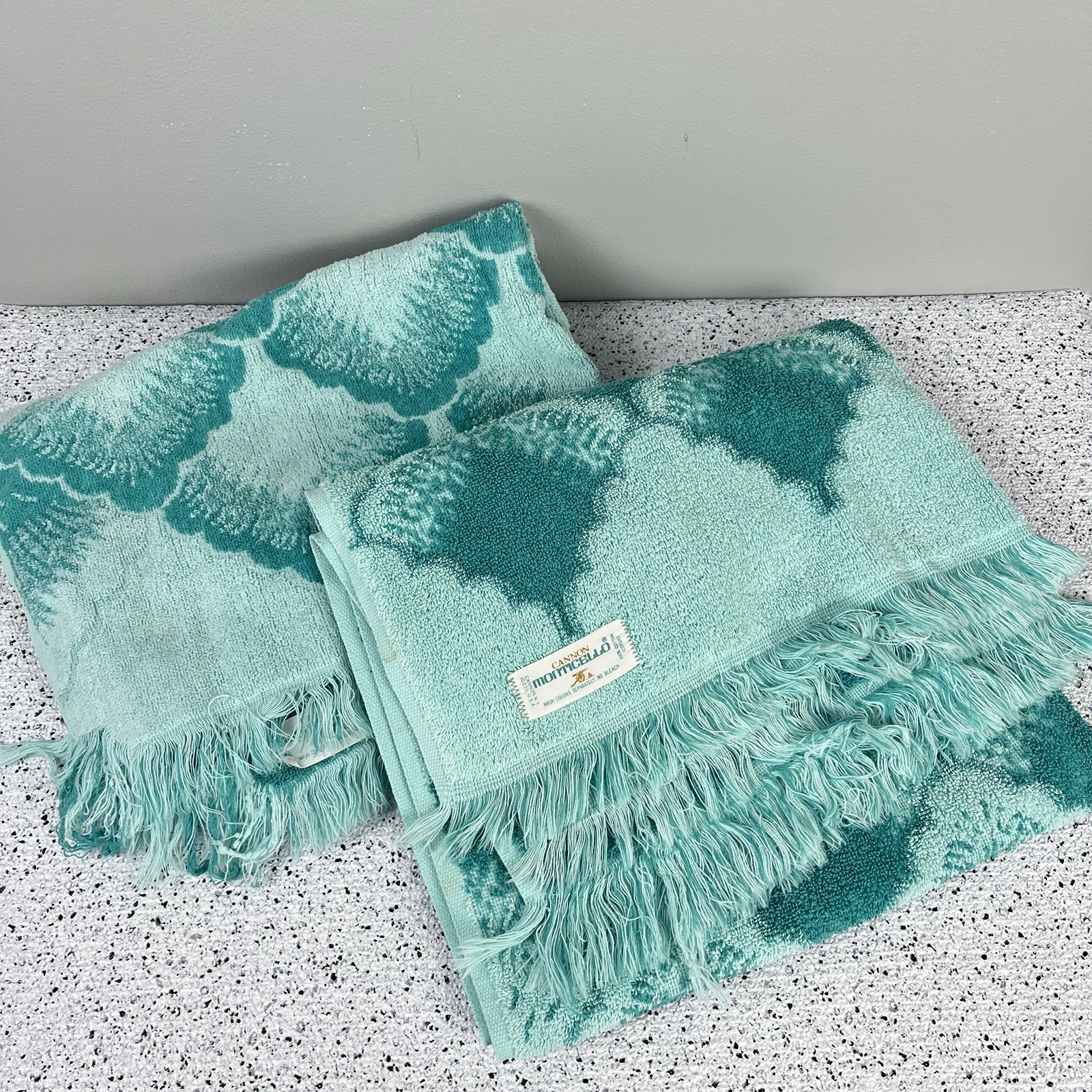 Vintage Cannon Monticello Bath Towels Set of 2 Aqua Teal Scallop Pattern 25x38