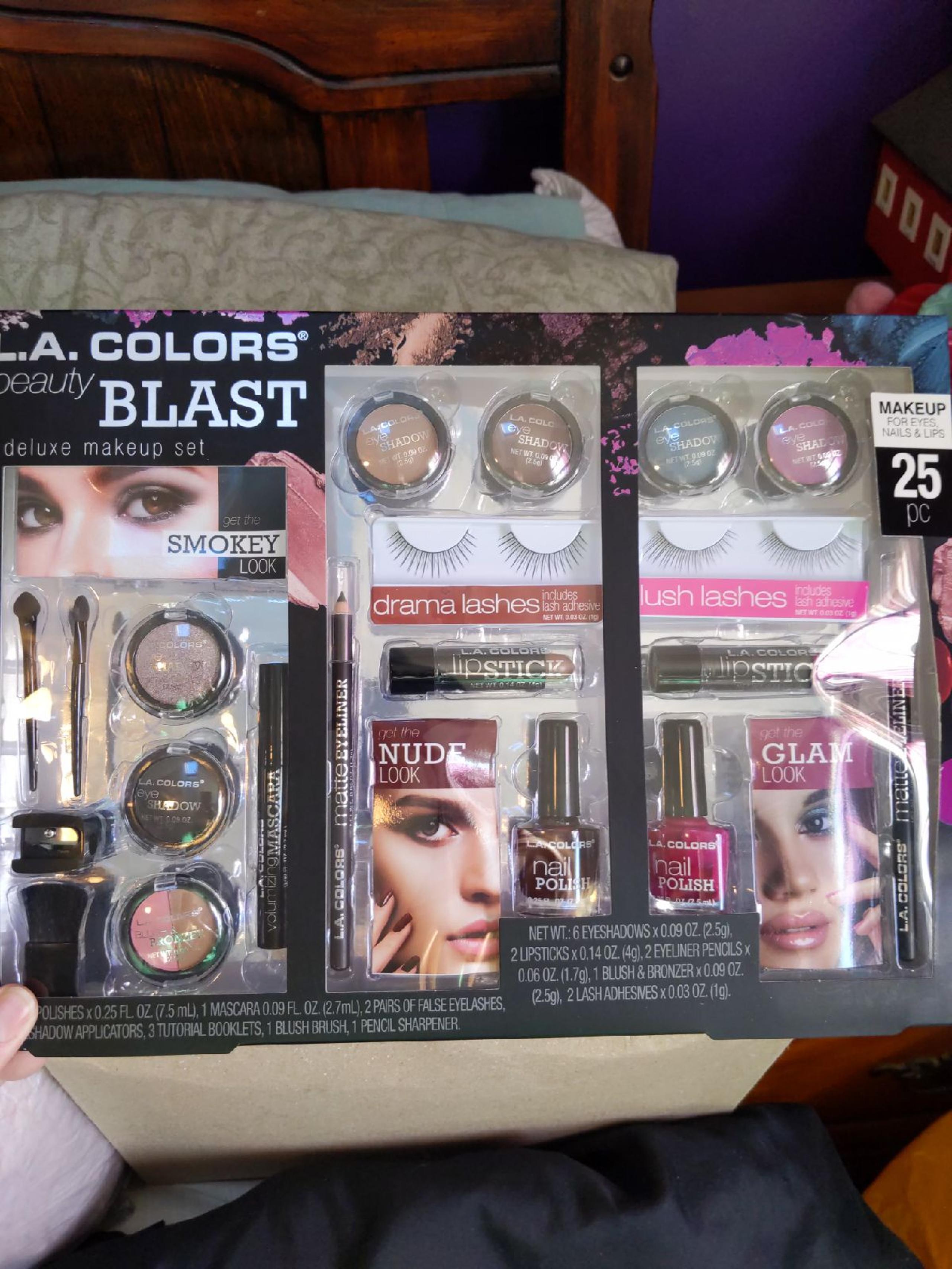 L.A. Colors Deluxe 25pc. Make-up Set