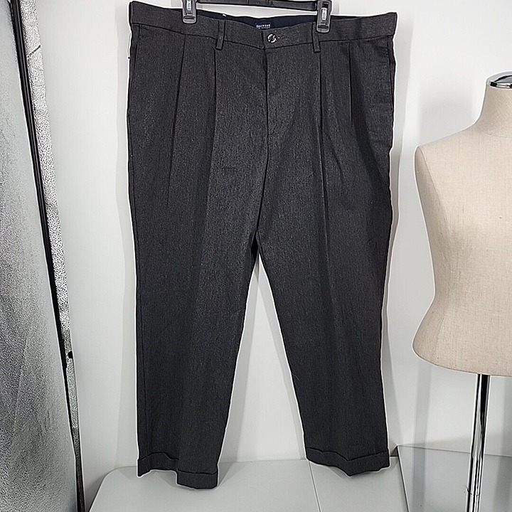 NEW Dockers Size 42 x 30 Gray comfort Khaki Relaxed Fit Pleated Mens dress pant
