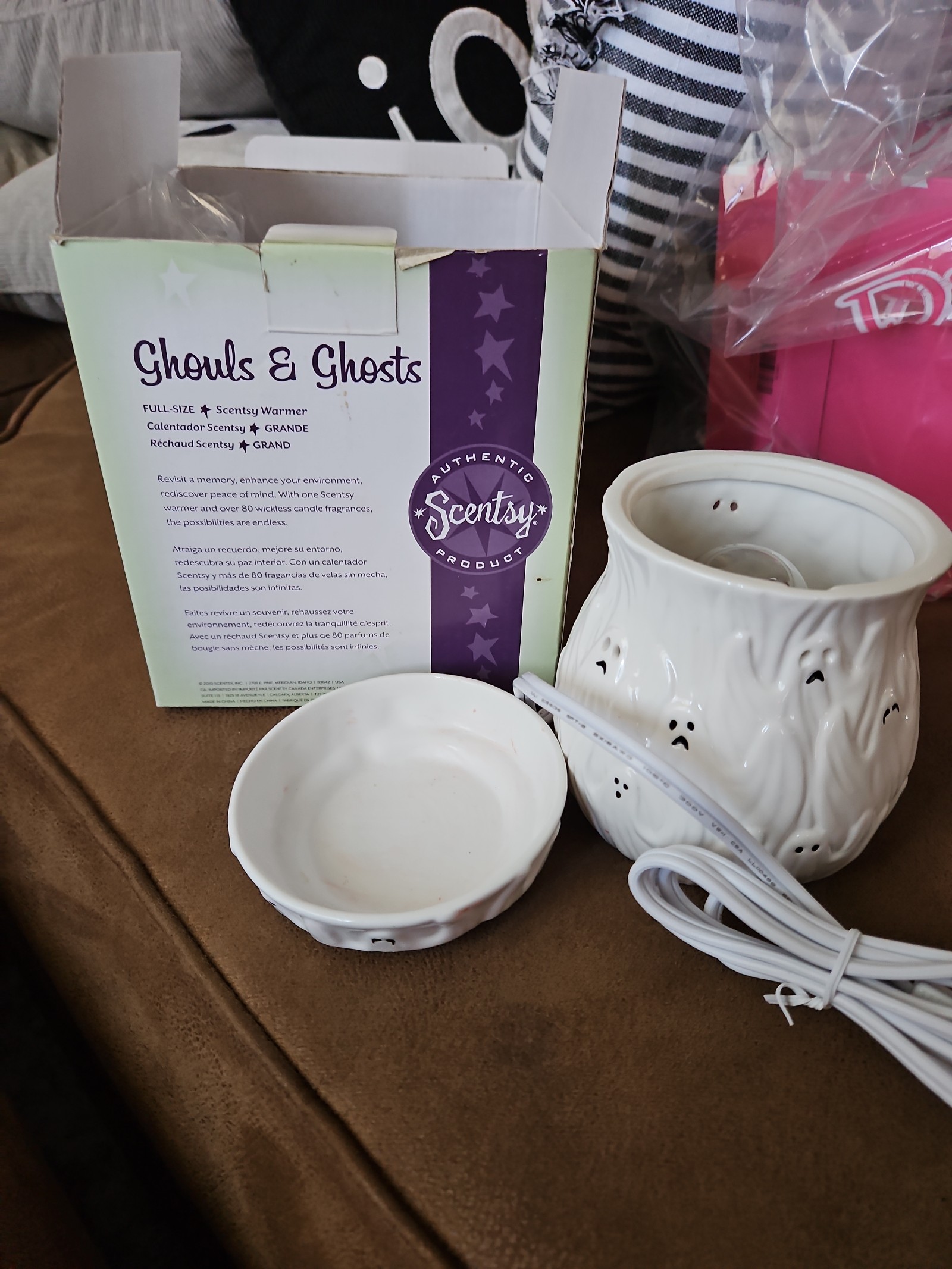 Scentsy ghouls and ghost warmer