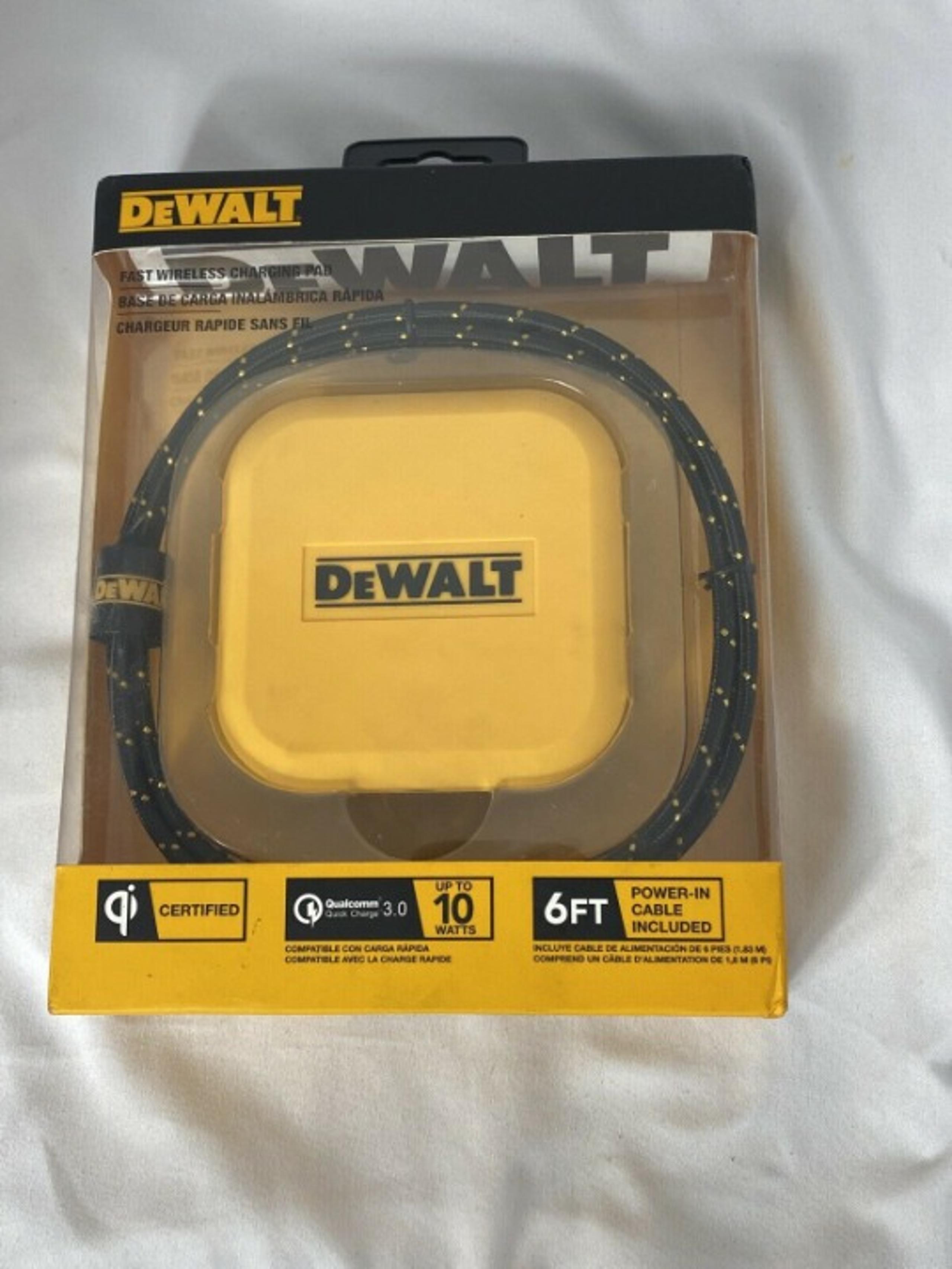 DeWALT DXMA1410476 QC 3.0 Fast Wireless